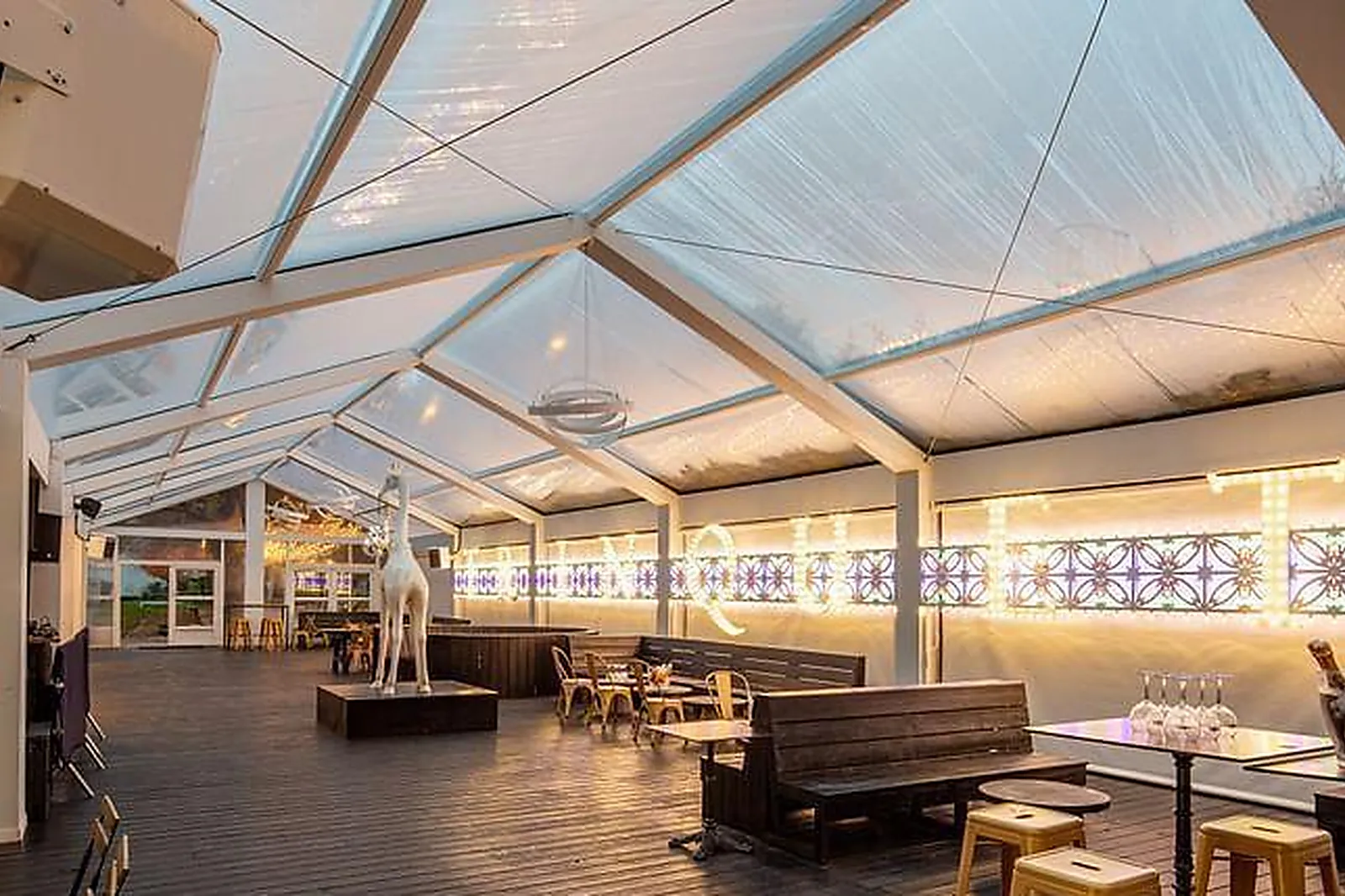 Lieux événementiels, LE TRINQUET VILLAGE