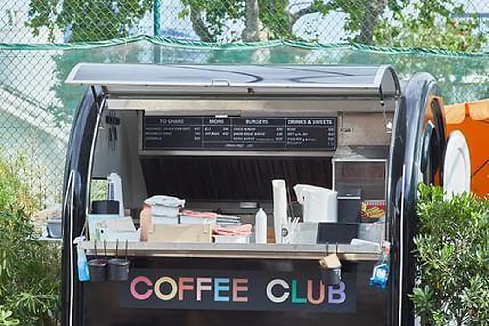 Lieux événementiels, LE TRINQUET VILLAGE