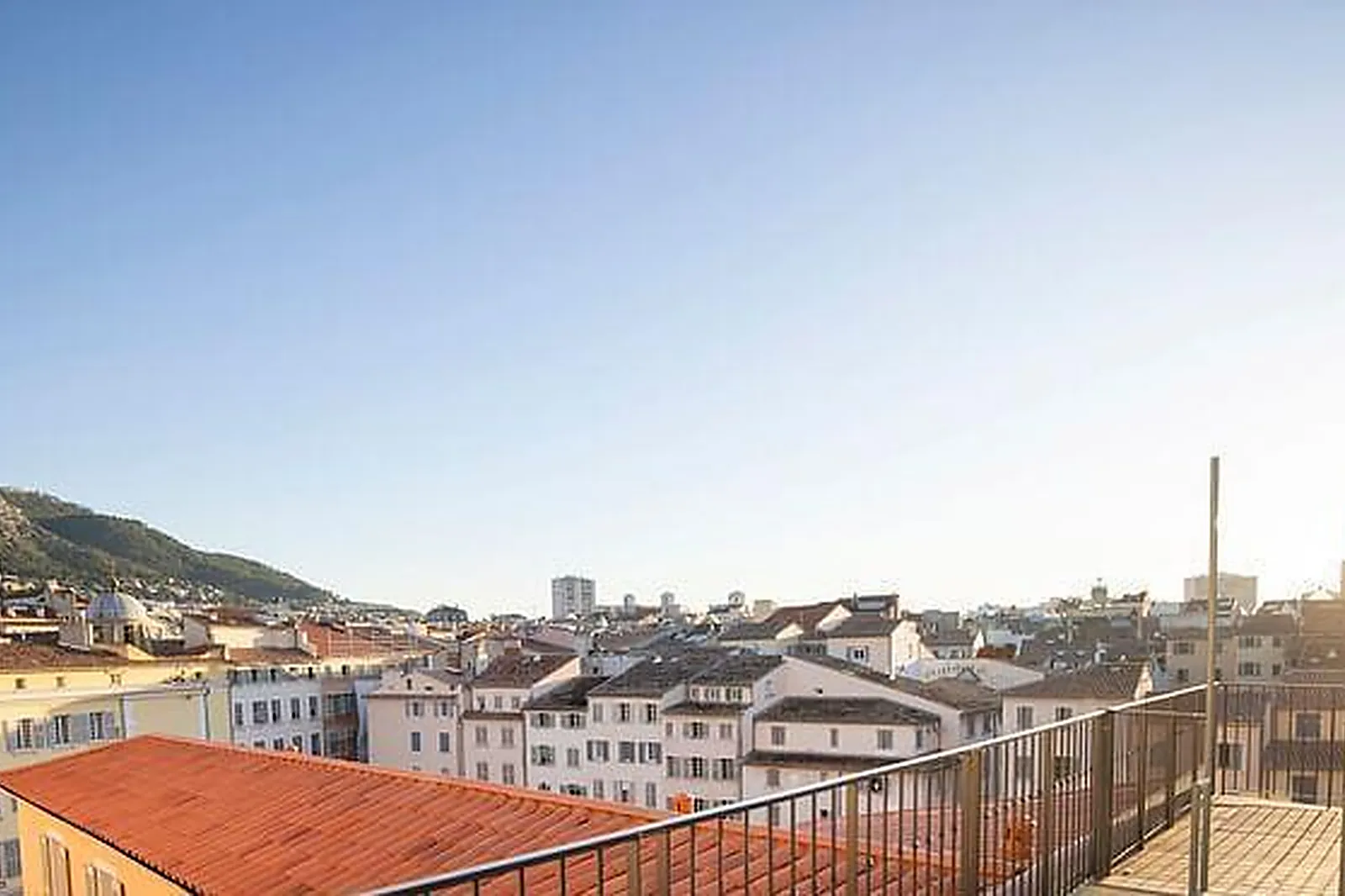 Lieux événementiels, L'EAUTEL TOULON PORT ****