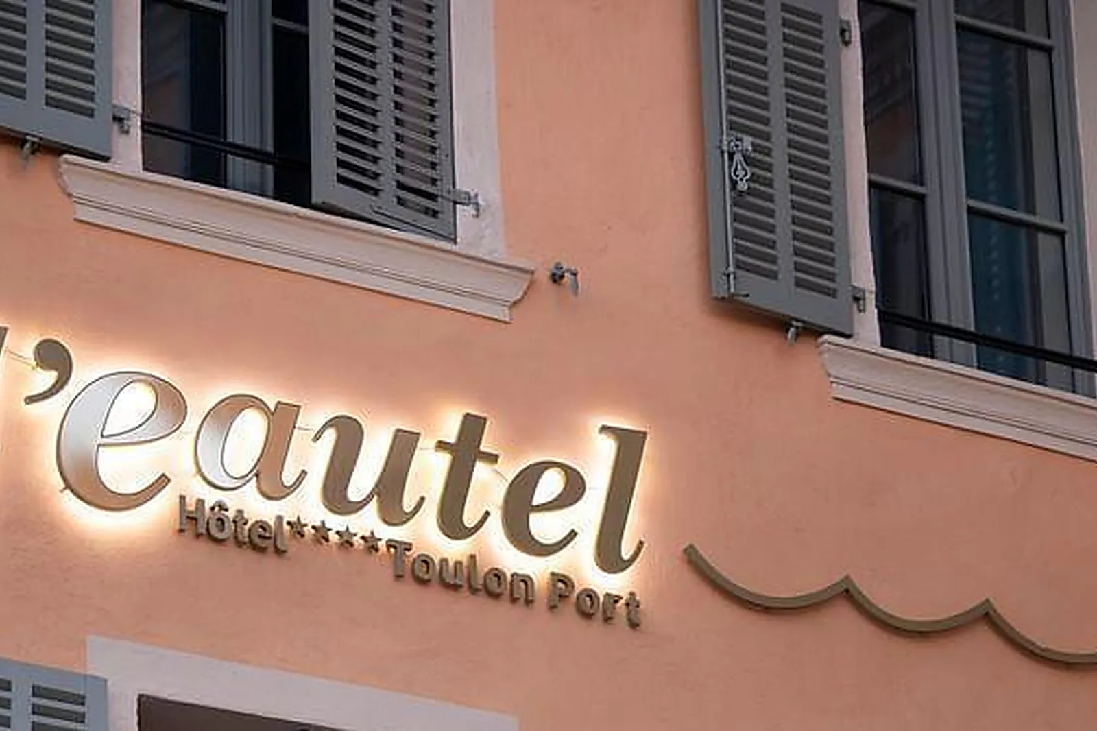 Lieux événementiels, L'EAUTEL TOULON PORT ****