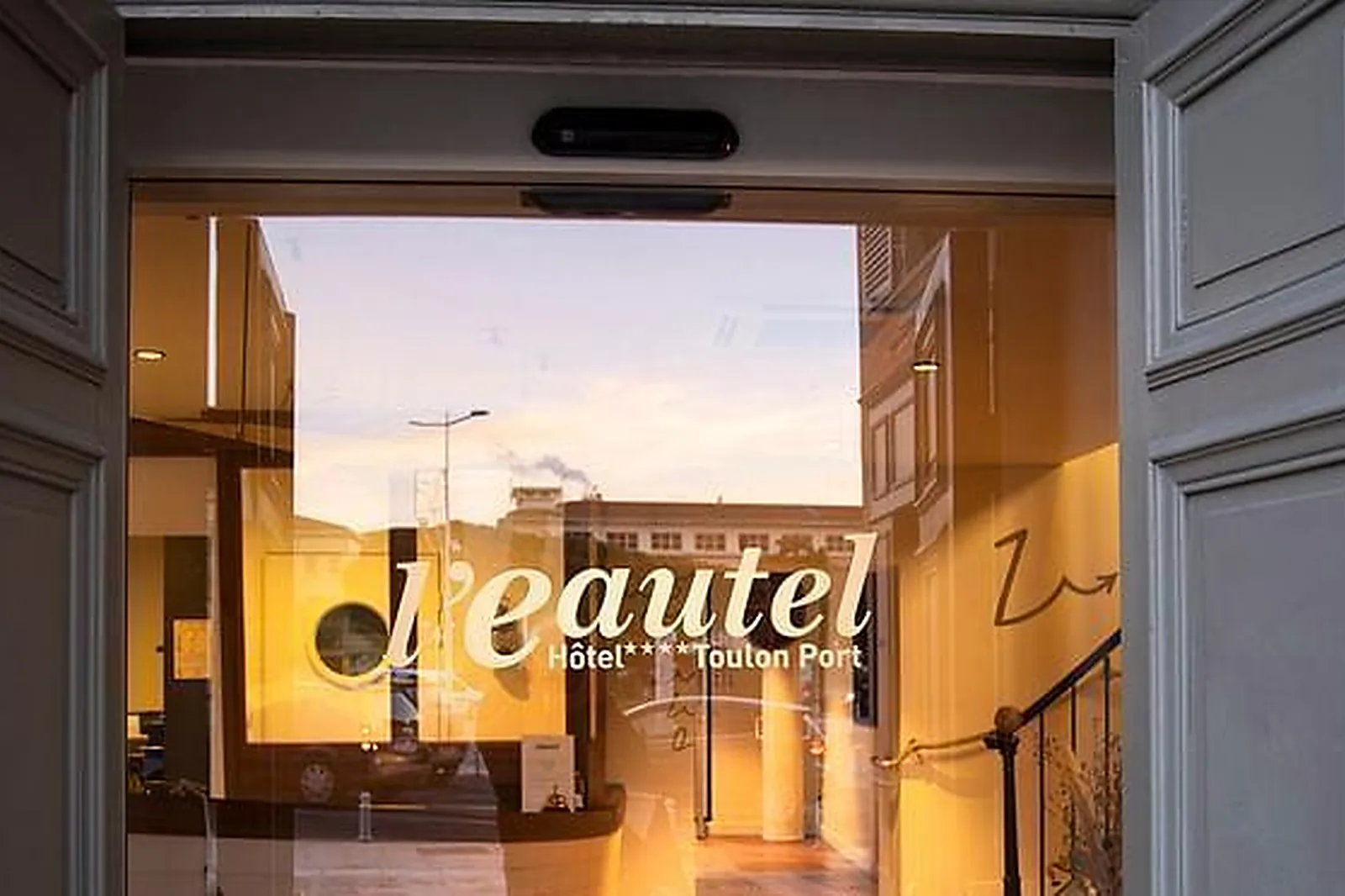 Lieux événementiels, L'EAUTEL TOULON PORT ****