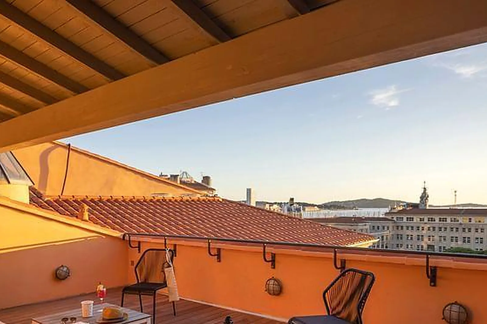 Lieux événementiels, L'EAUTEL TOULON PORT ****