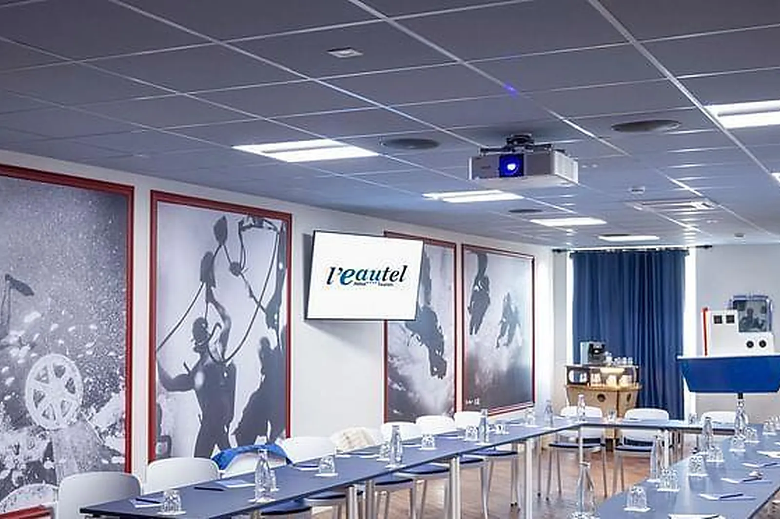 Lieux événementiels, L'EAUTEL TOULON PORT ****