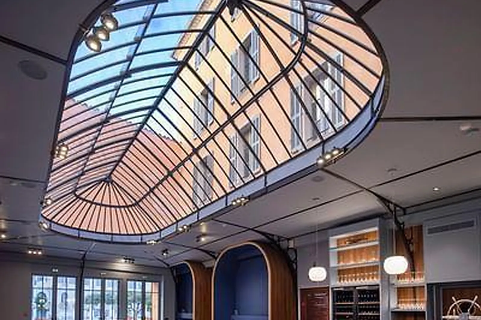 Lieux événementiels, L'EAUTEL TOULON PORT ****