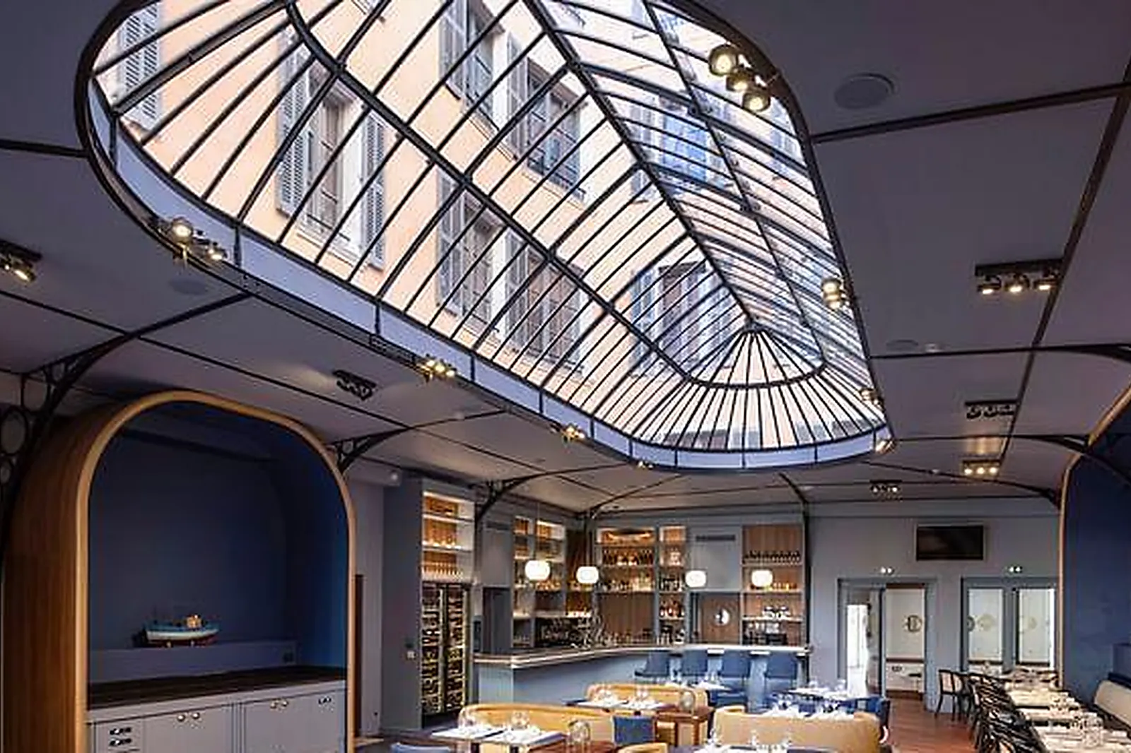 Lieux événementiels, L'EAUTEL TOULON PORT ****