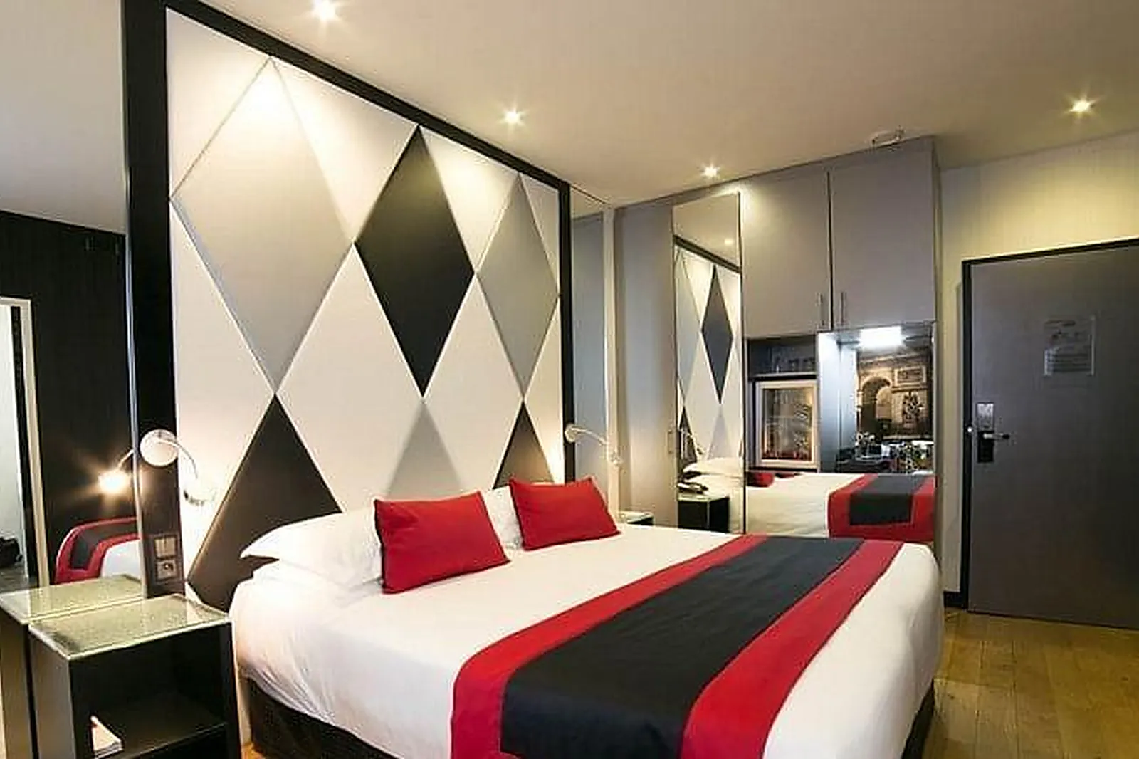 Lieux événementiels, L'EMPIRE PARIS ****