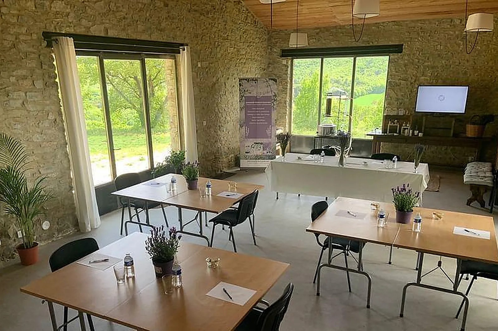 Lieux événementiels, L'ESSENTIEL DE LAVANDE