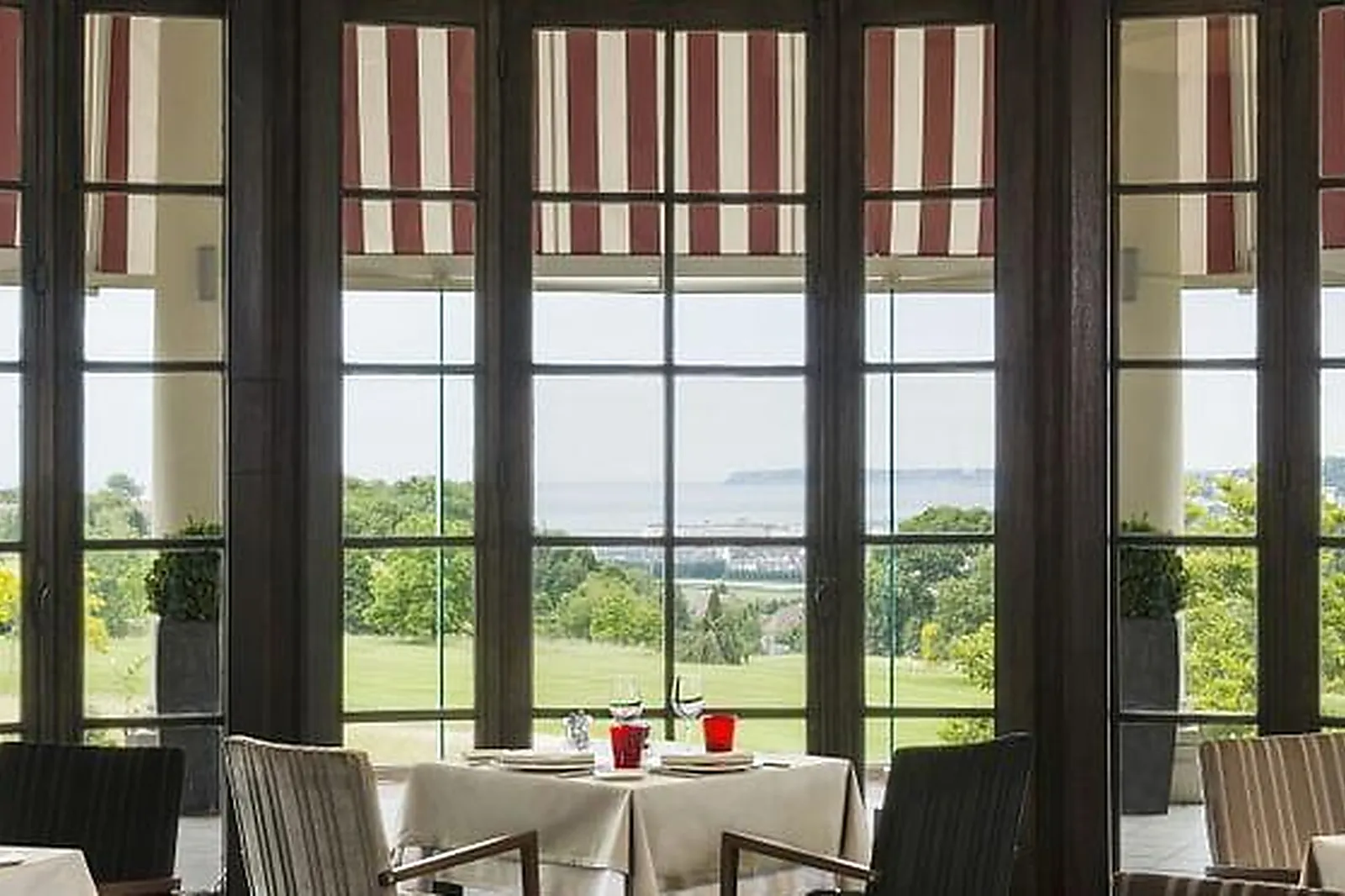 Lieux événementiels, L'HÔTEL DU GOLF ****