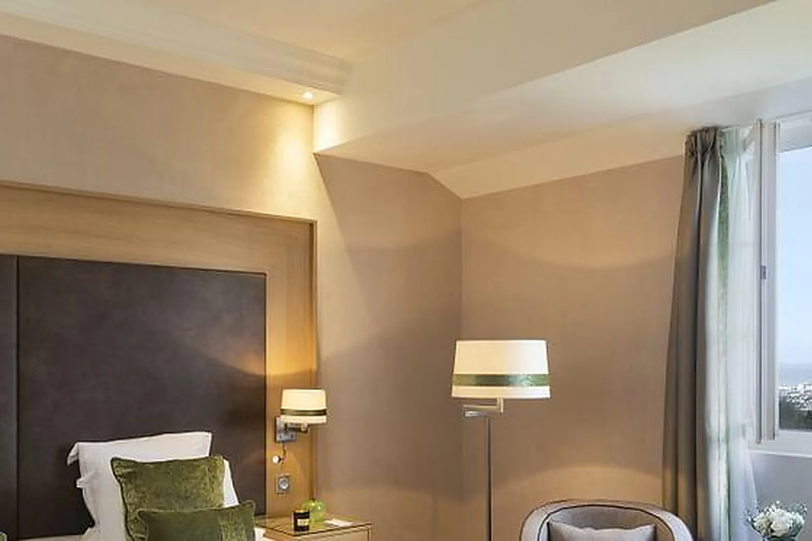 Lieux événementiels, L'HÔTEL DU GOLF ****