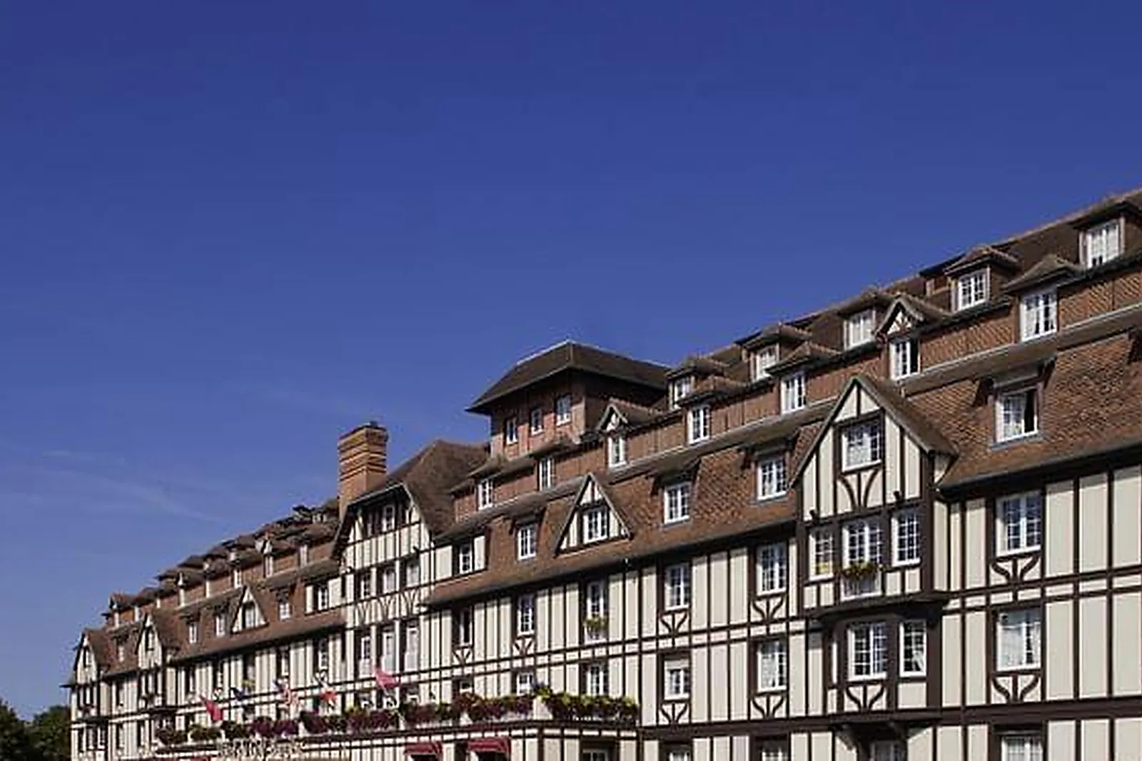 Lieux événementiels, L'HÔTEL DU GOLF ****