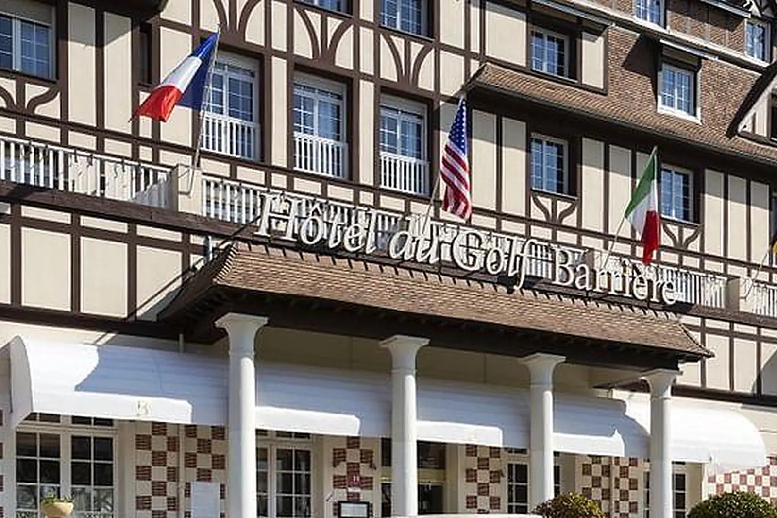 Lieux événementiels, L'HÔTEL DU GOLF ****