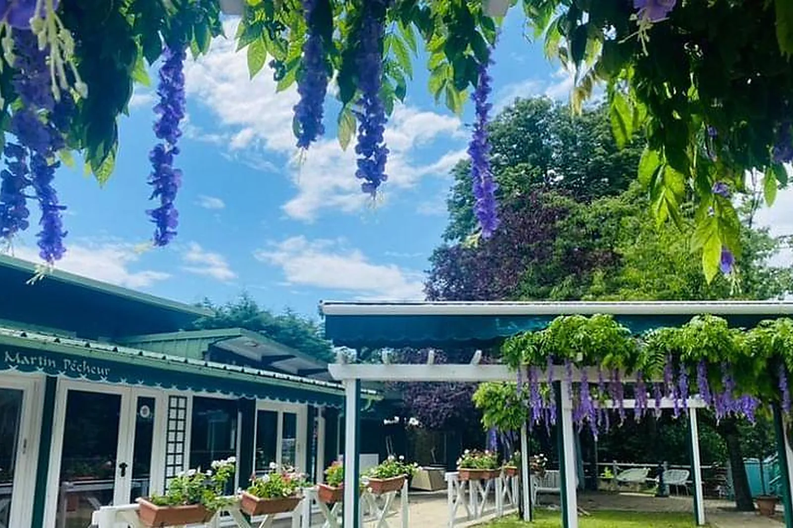 Lieux événementiels, L'ILE DU MARTIN PÊCHEUR