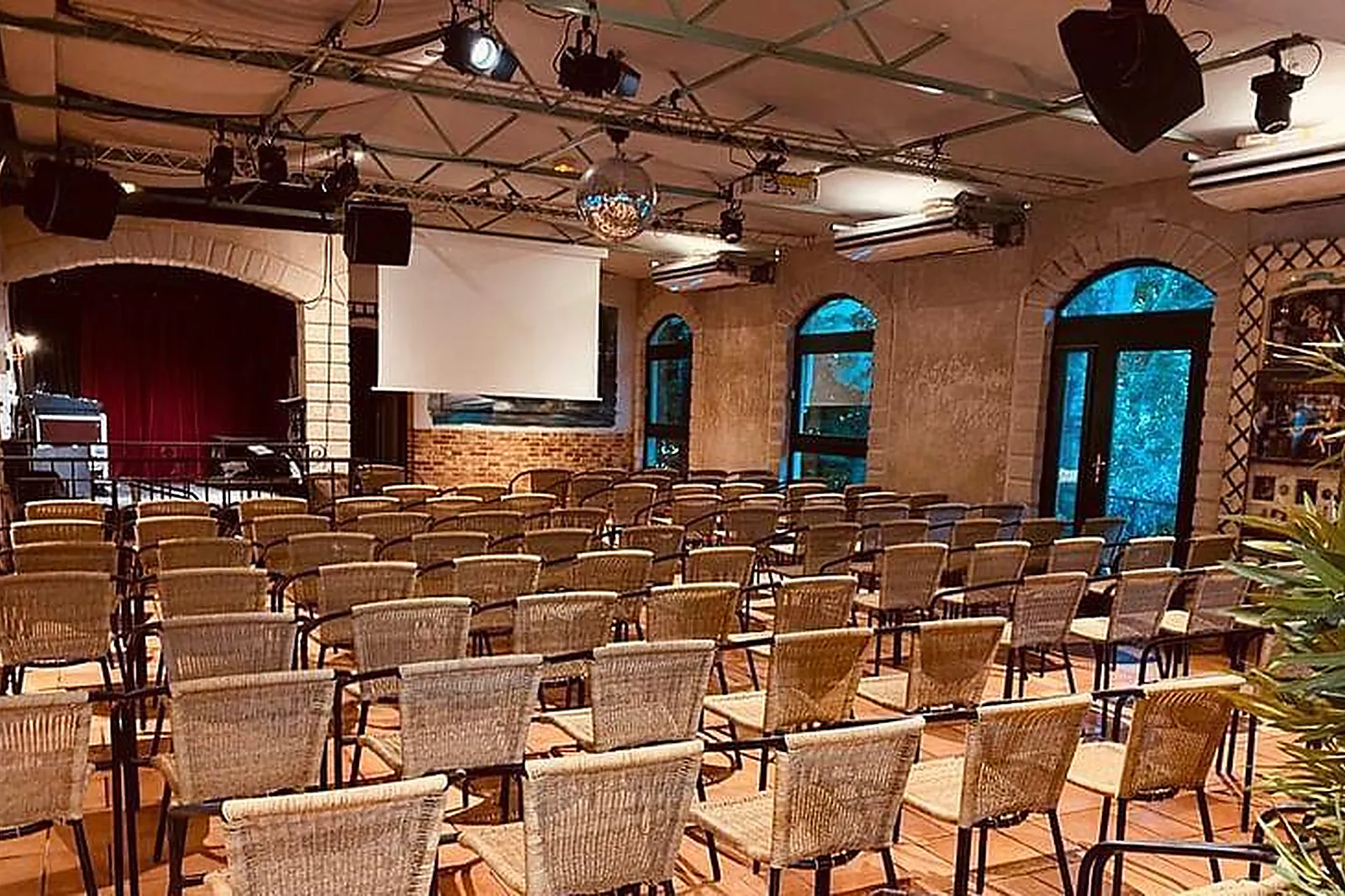 Lieux événementiels, L'ILE DU MARTIN PÊCHEUR