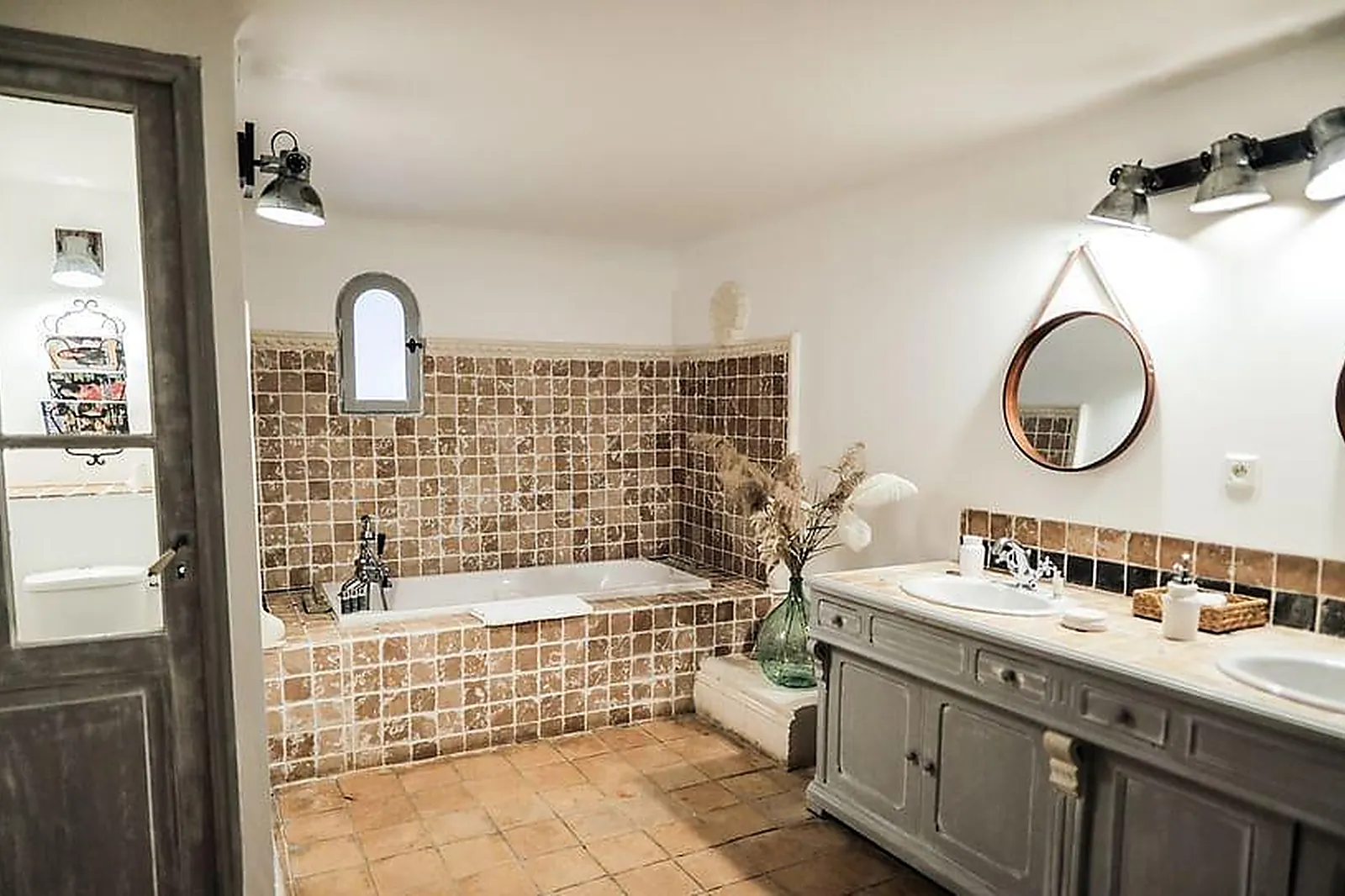 Lieux événementiels, L'INSOUPÇONNÉE