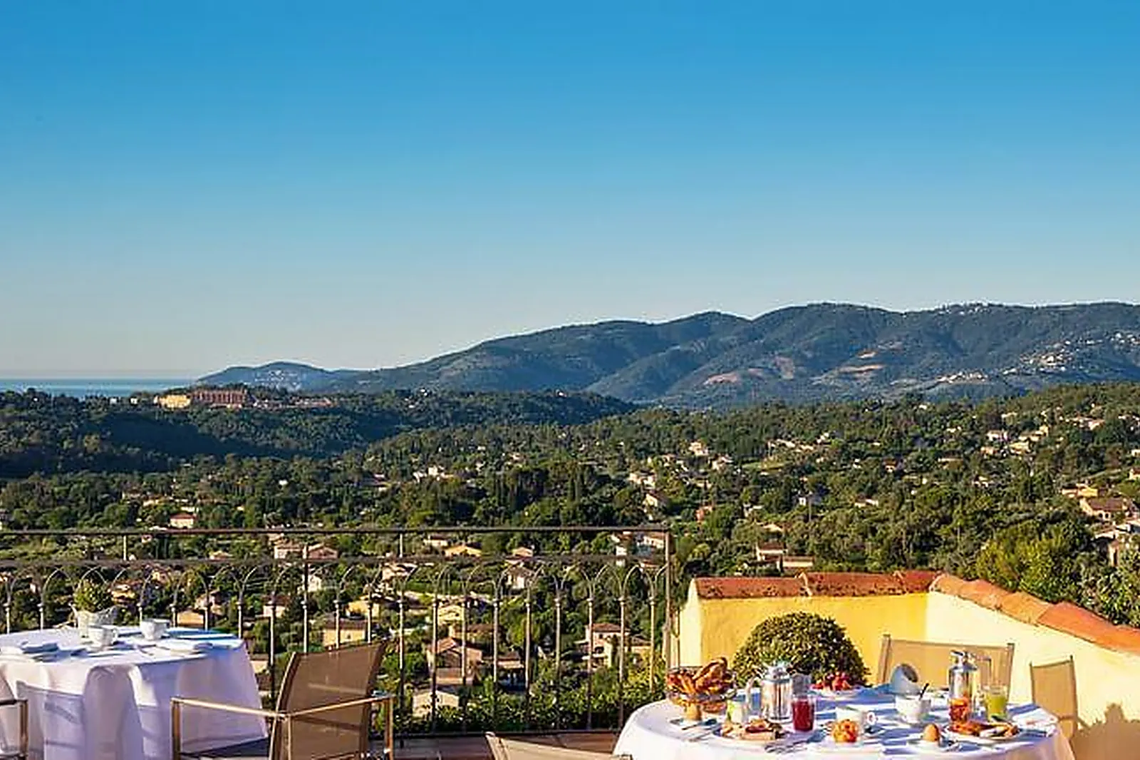 Lieux événementiels, YACHT D'EXCEPTION : LE FJORD 48 EN CORSE