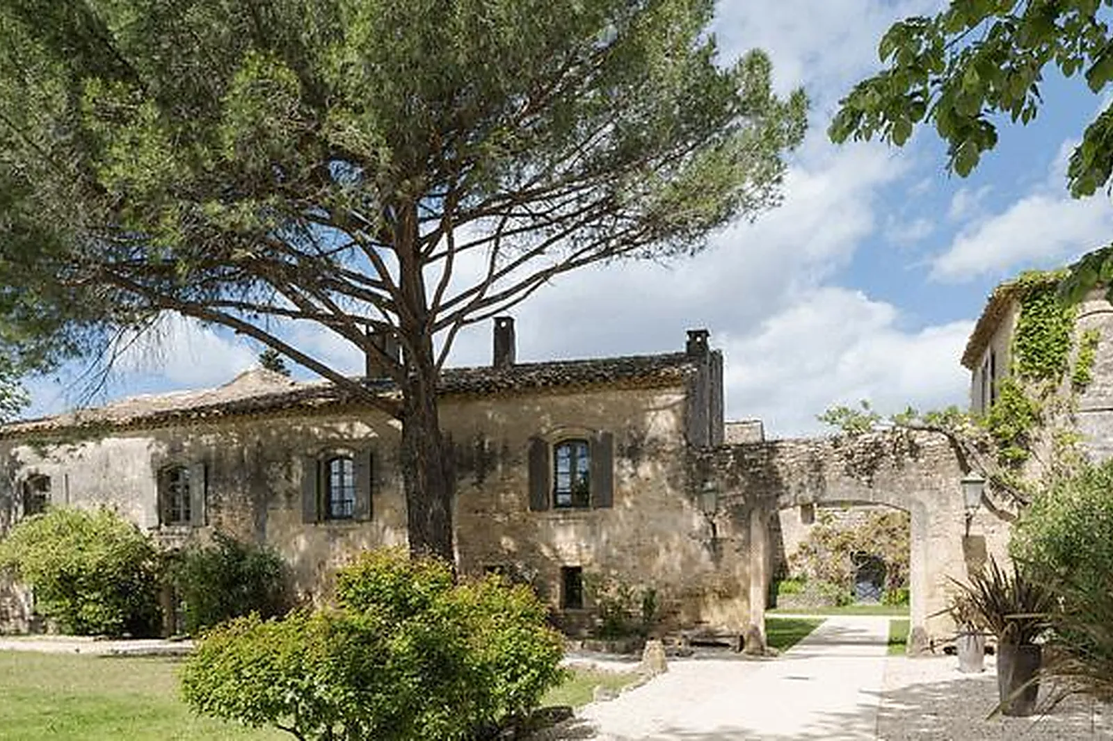 Lieux événementiels, LA BÉGUDE SAINT PIERRE****