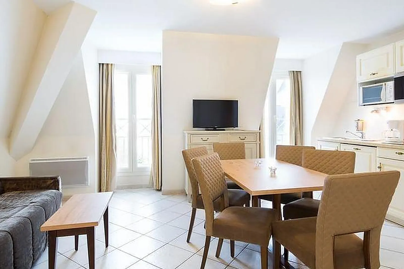 Lieux événementiels, LA CLOSERIE DEAUVILLE ****