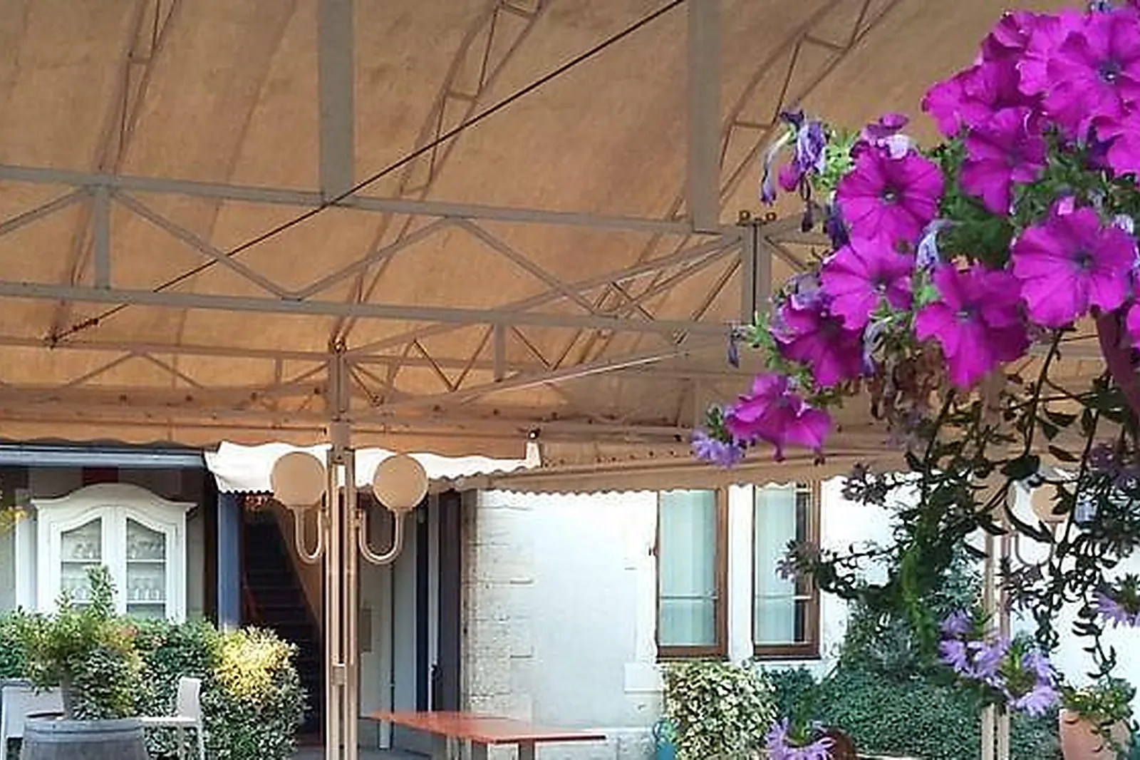 Lieux événementiels, LA COMMANDERIE DE CHAMPAREY ***