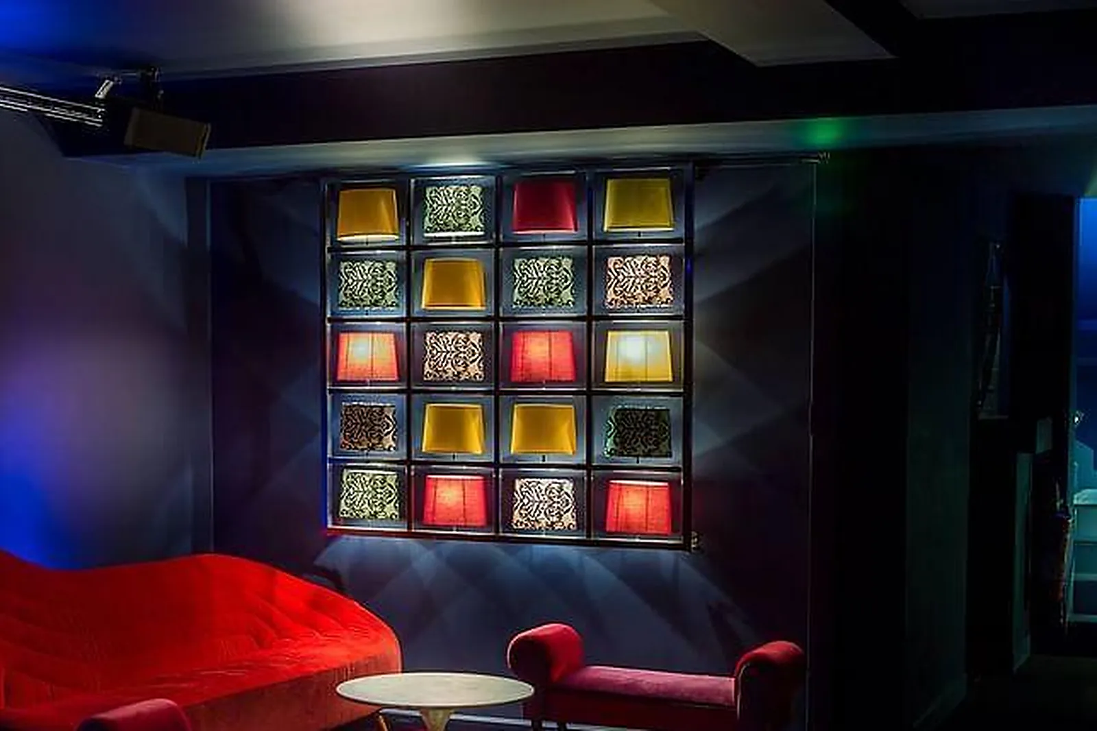 Lieux événementiels, LA DÉMESURE