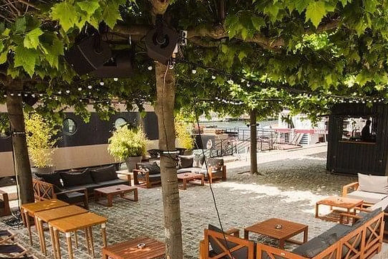 Lieux événementiels, LA DÉMESURE SUR SEINE