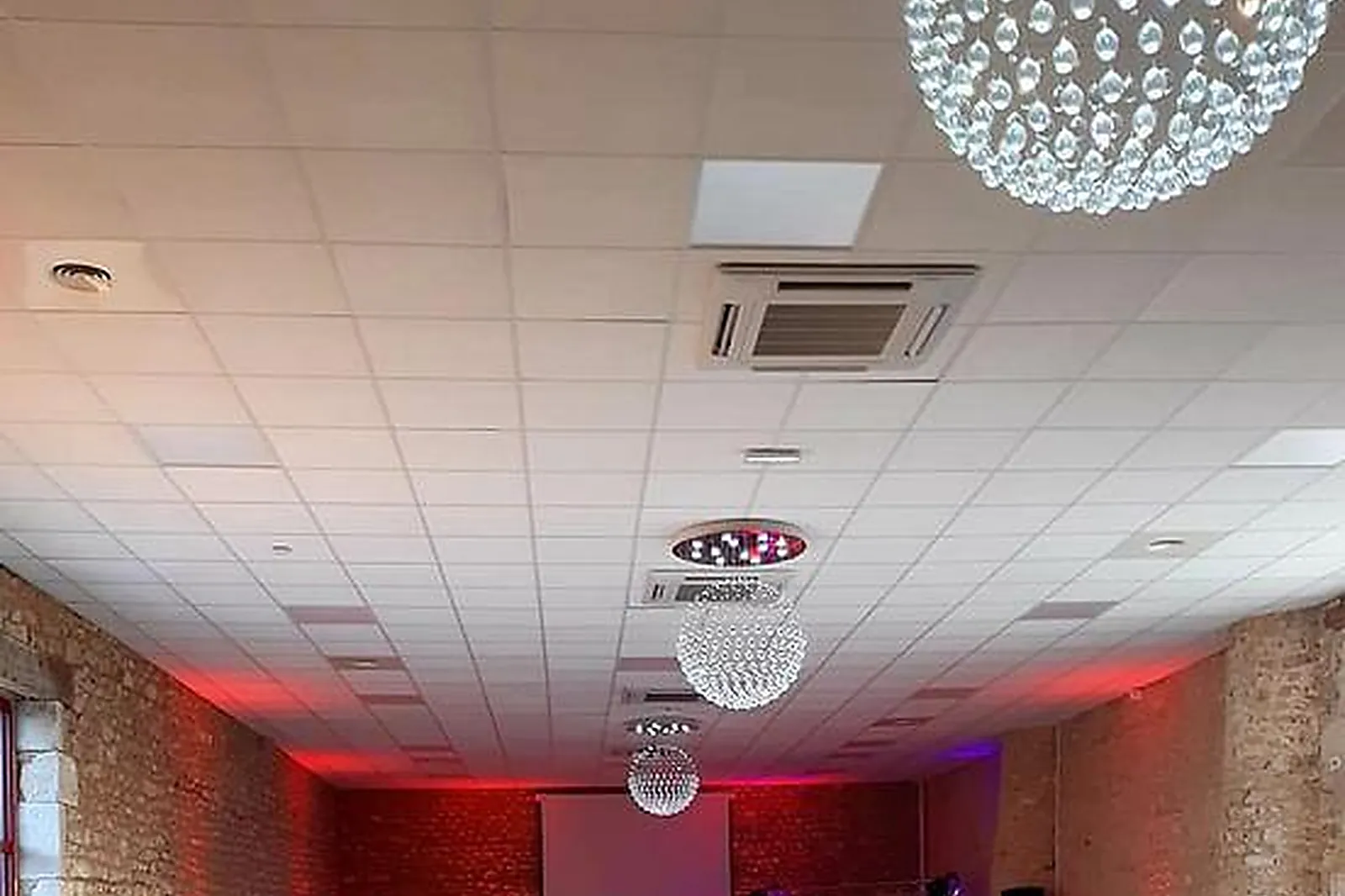 Lieux événementiels, LA FERME DES FESTIVITÉS