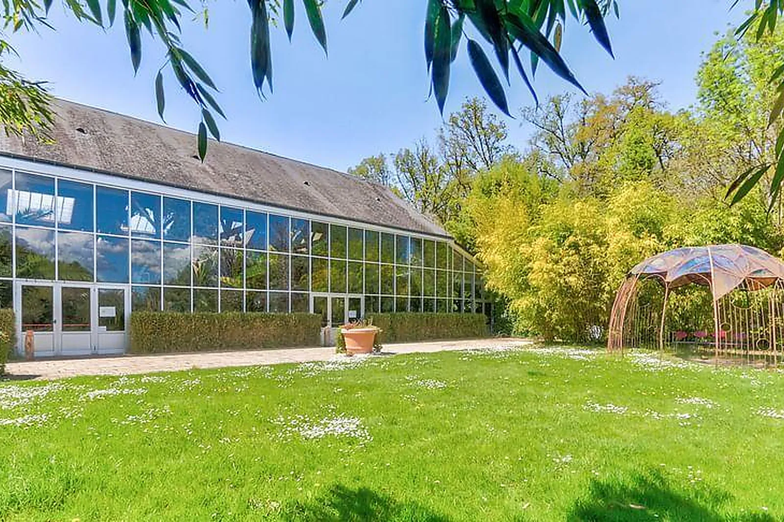 Lieux événementiels, LA FORÊT DES ARTS