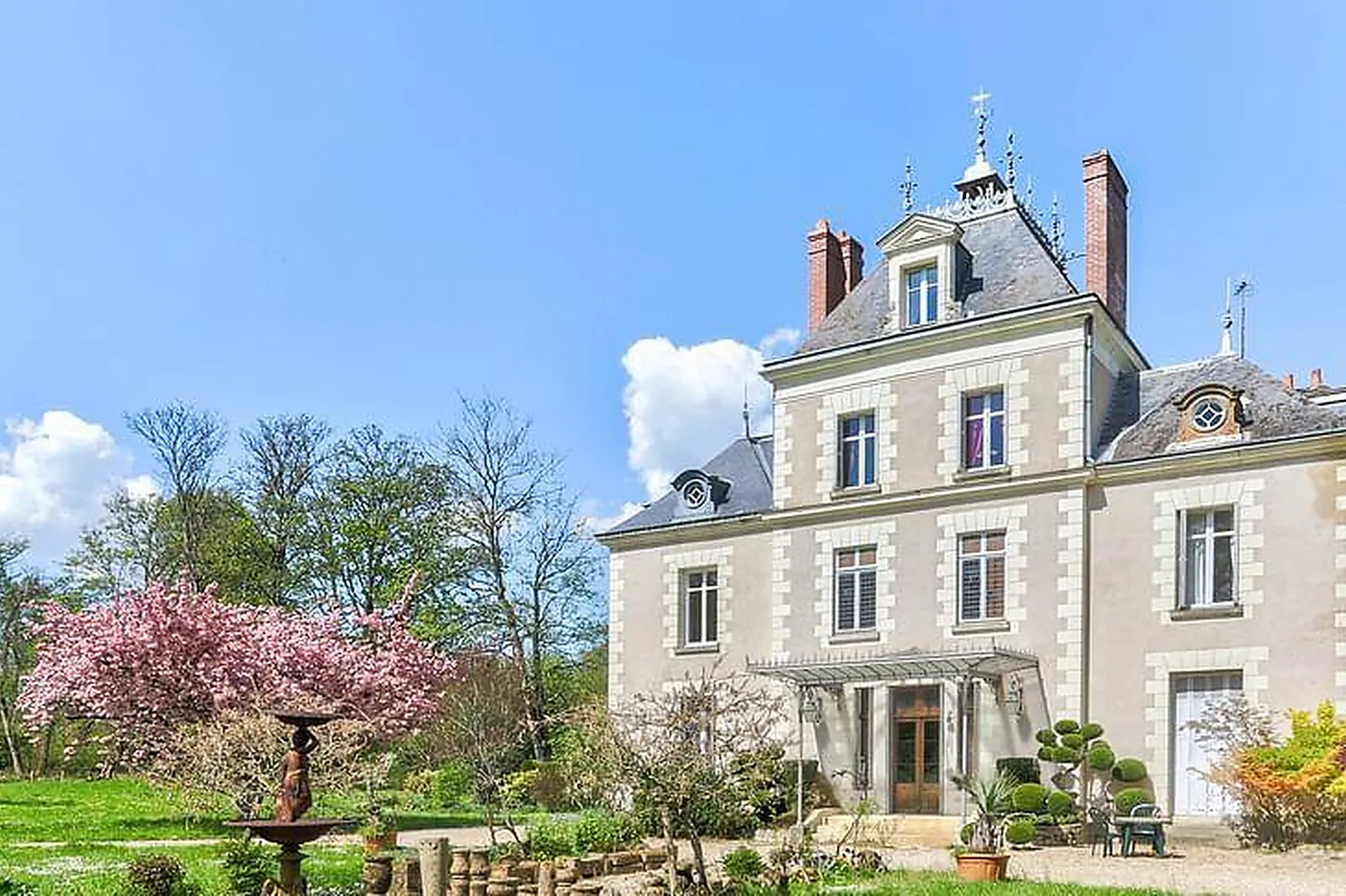 Lieux événementiels, LA FORÊT DES ARTS