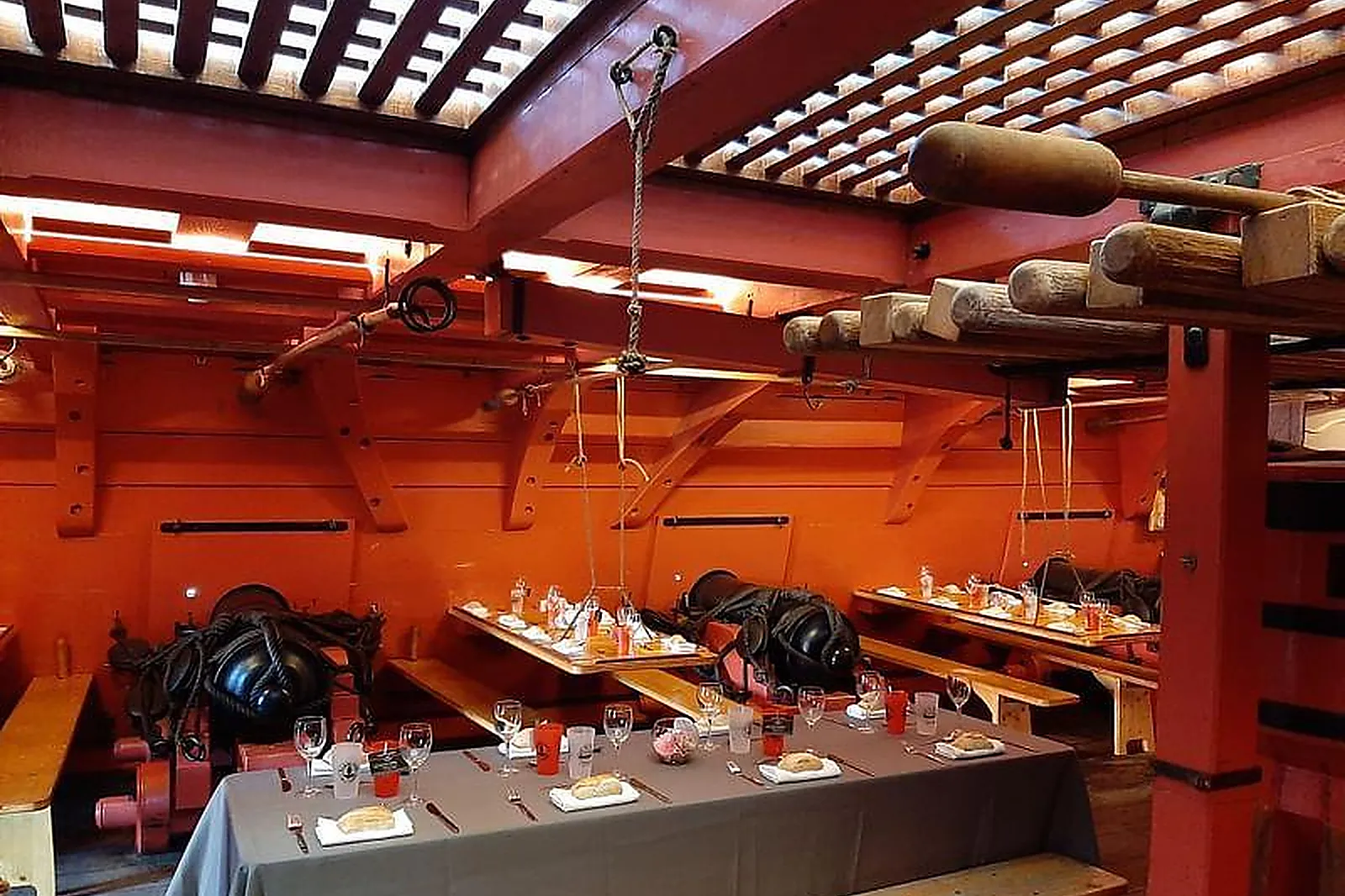 Lieux événementiels, LA FRÉGATE L'HERMIONE