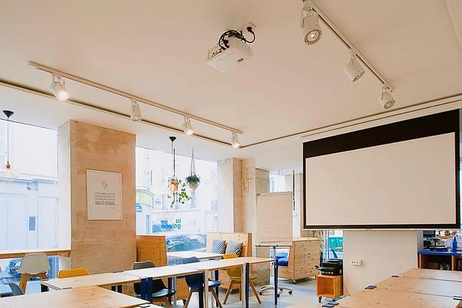 Lieux événementiels, MEDIASCHOOL ECS