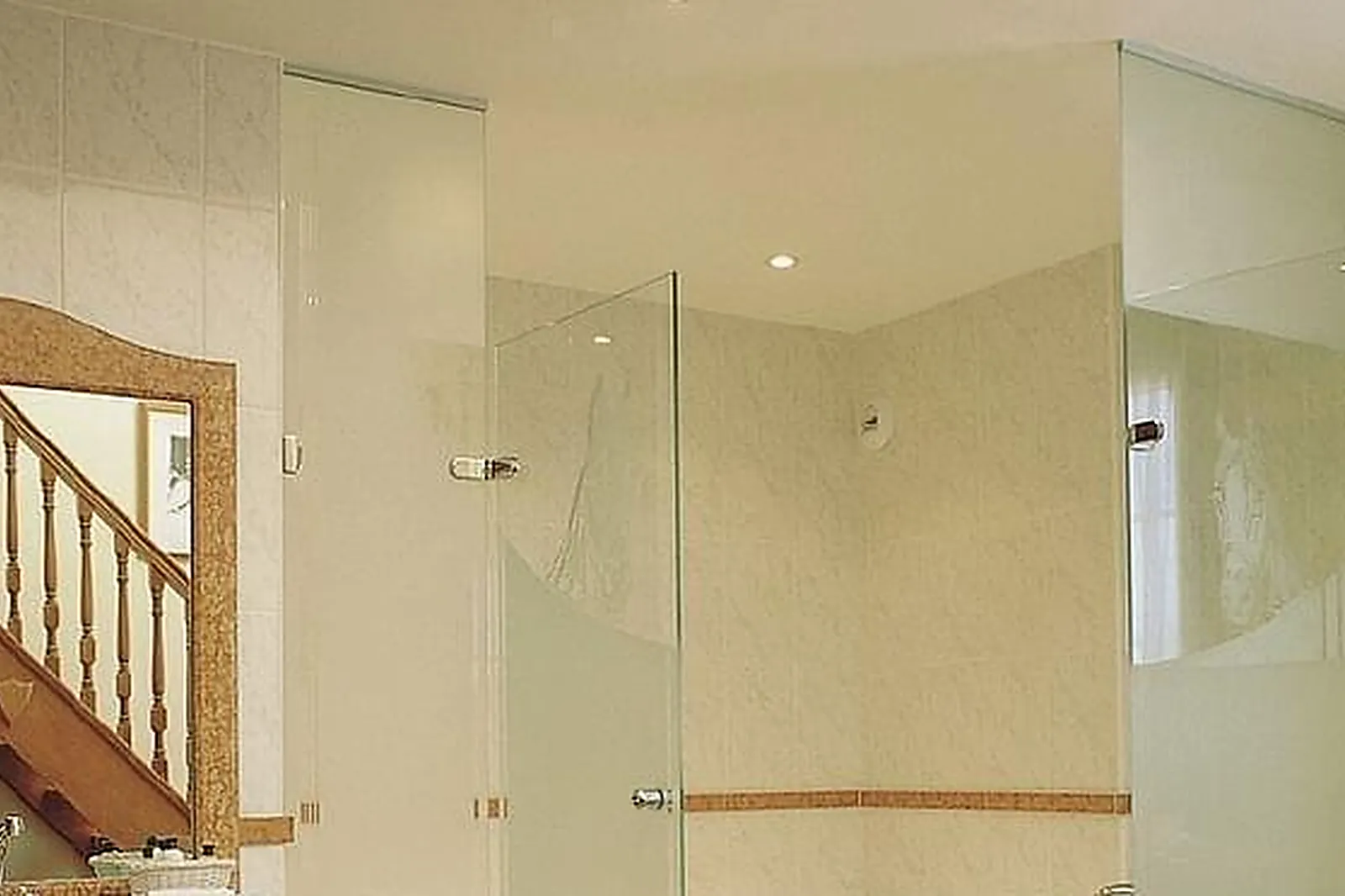 Lieux événementiels, LA GRANGE DE CONDÉ****