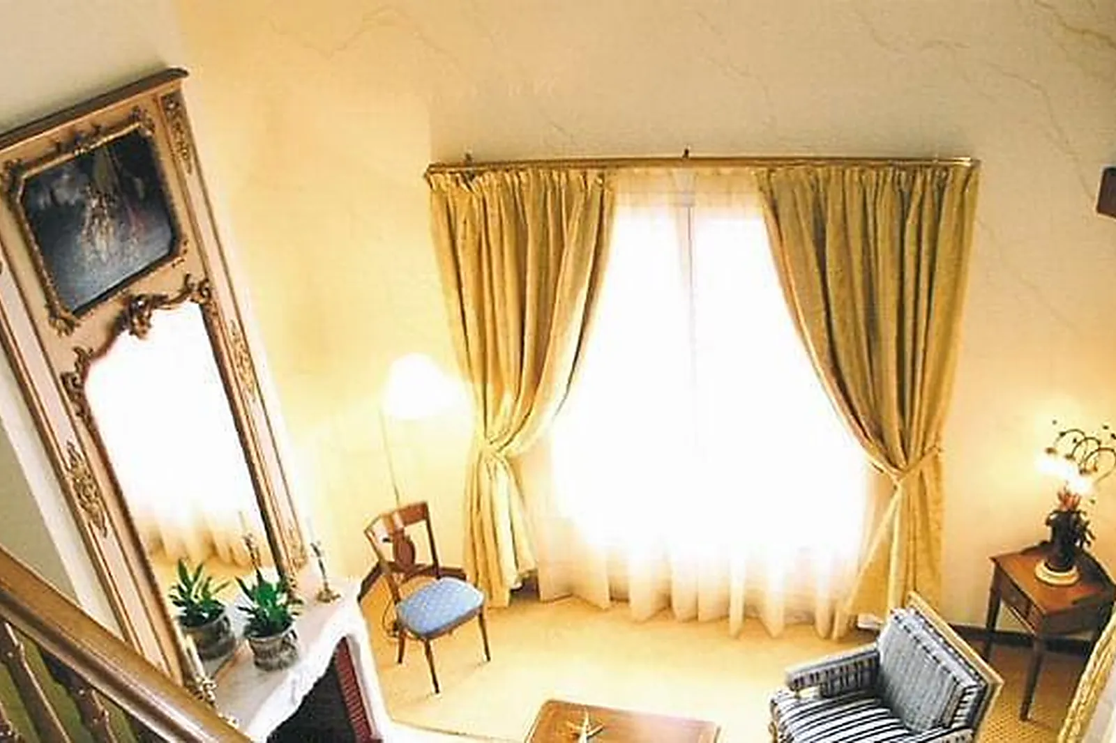 Lieux événementiels, LA GRANGE DE CONDÉ****