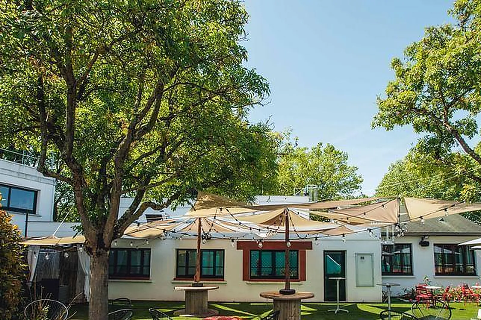 Lieux événementiels, LA GUINGUETTE