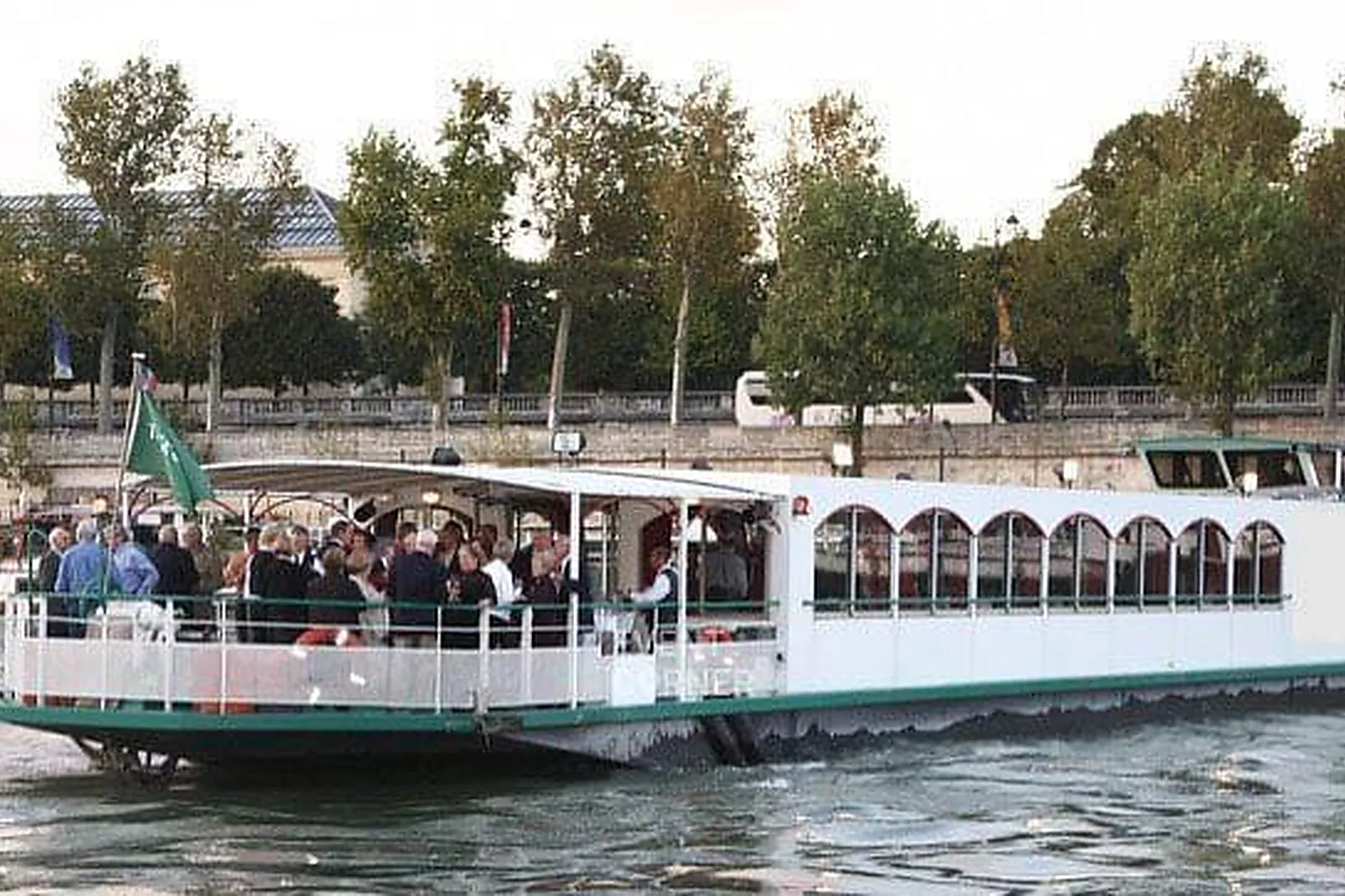 Lieux événementiels, LA GUÊPE BUISSONIÈRE