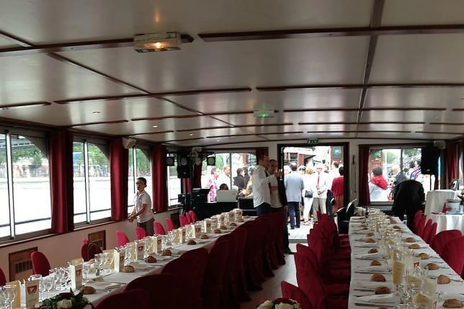 Lieux événementiels, LA GUÊPE BUISSONIÈRE