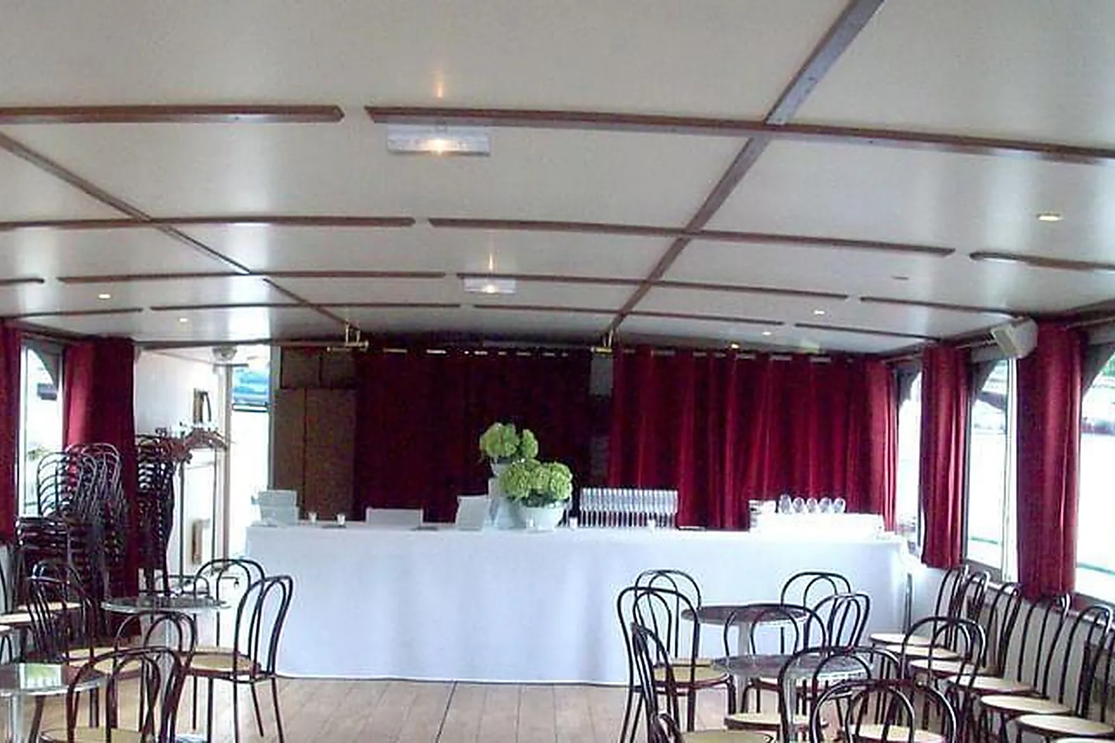 Lieux événementiels, LA GUÊPE BUISSONIÈRE