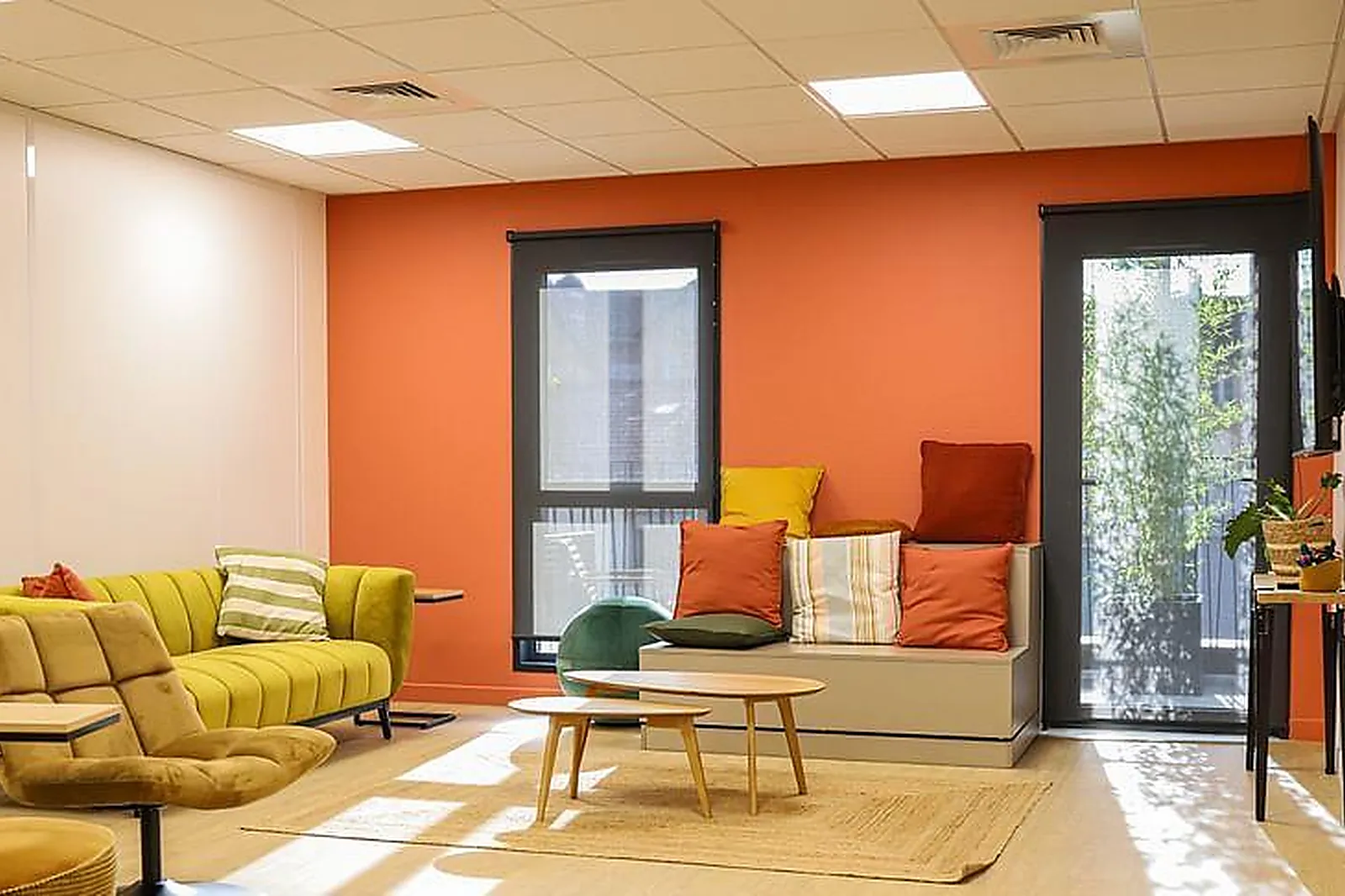 Lieux événementiels, LA PARENTHÈSE - L'INTERMÈDE PROFESSIONNEL