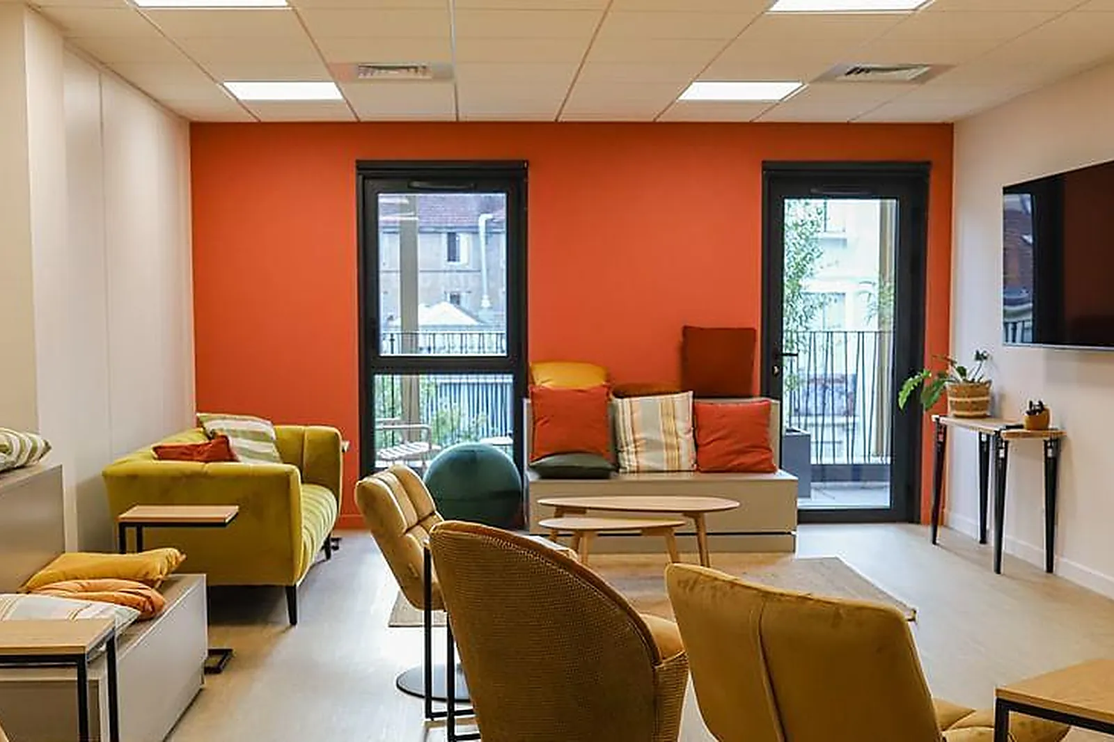 Lieux événementiels, LA PARENTHÈSE - L'INTERMÈDE PROFESSIONNEL