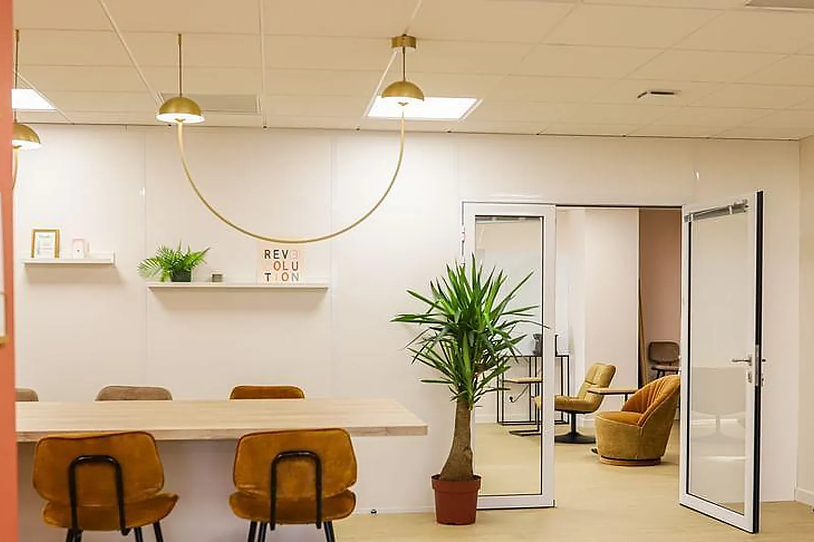 Lieux événementiels, LA PARENTHÈSE - L'INTERMÈDE PROFESSIONNEL