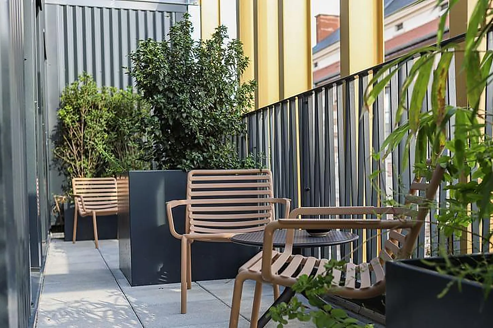 Lieux événementiels, LA PARENTHÈSE - L'INTERMÈDE PROFESSIONNEL