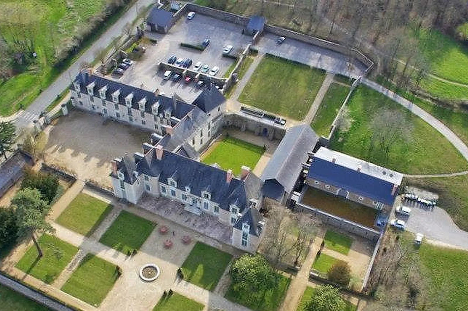 Lieux événementiels, LA PERRIÈRE CHÂTEAU & GOLF