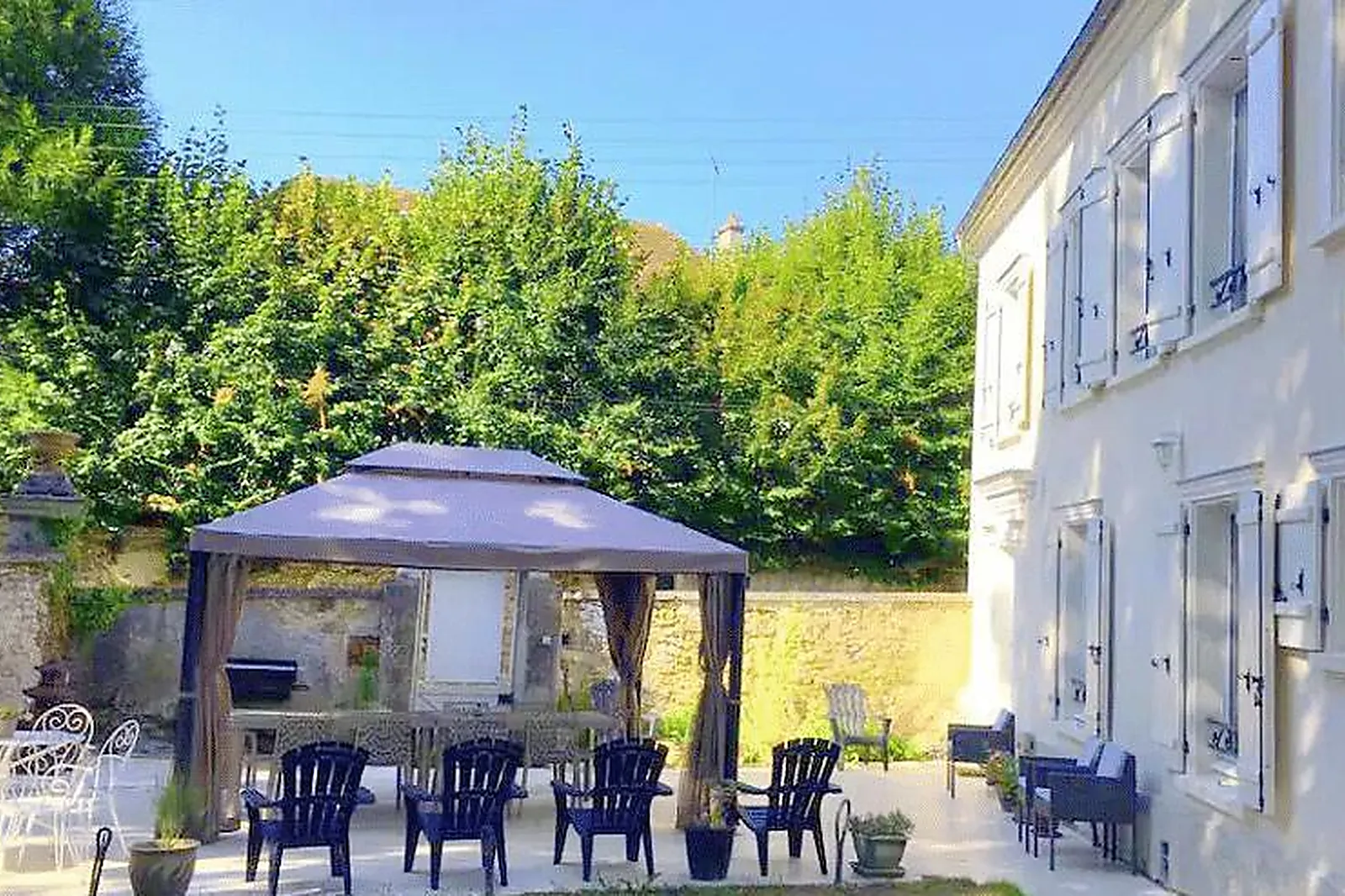 Lieux événementiels, LA PIERRE PRÉCIEUSE