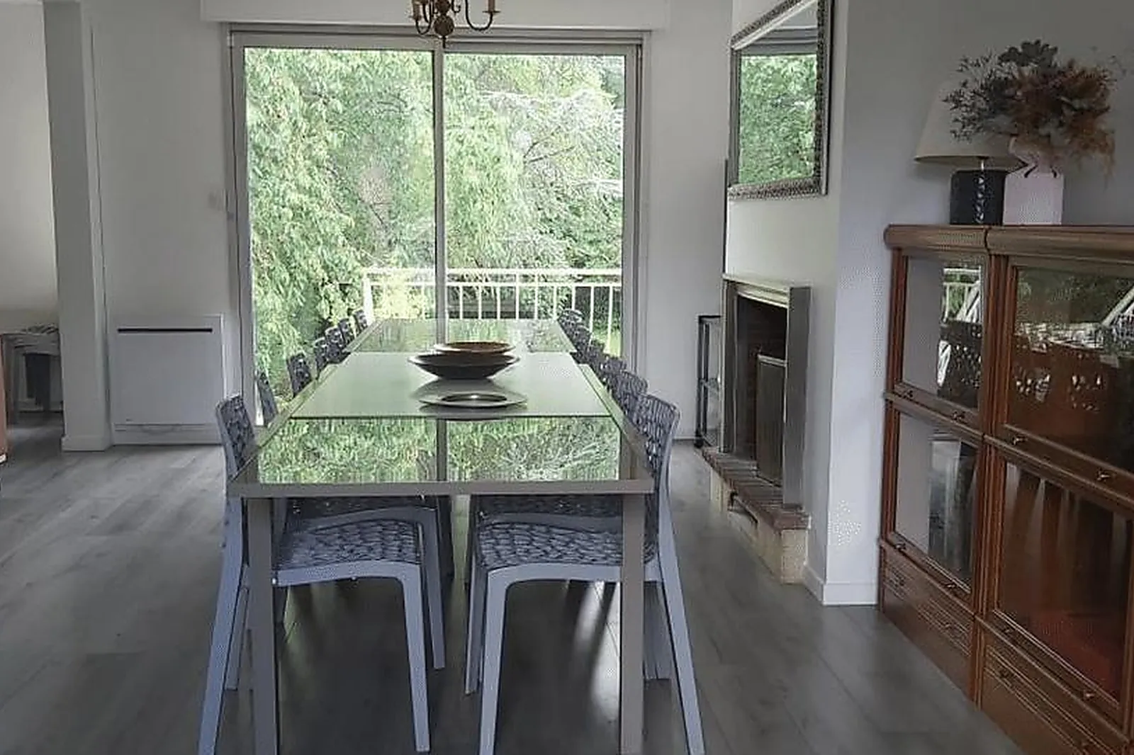 Lieux événementiels, LA PIERRE PRÉCIEUSE