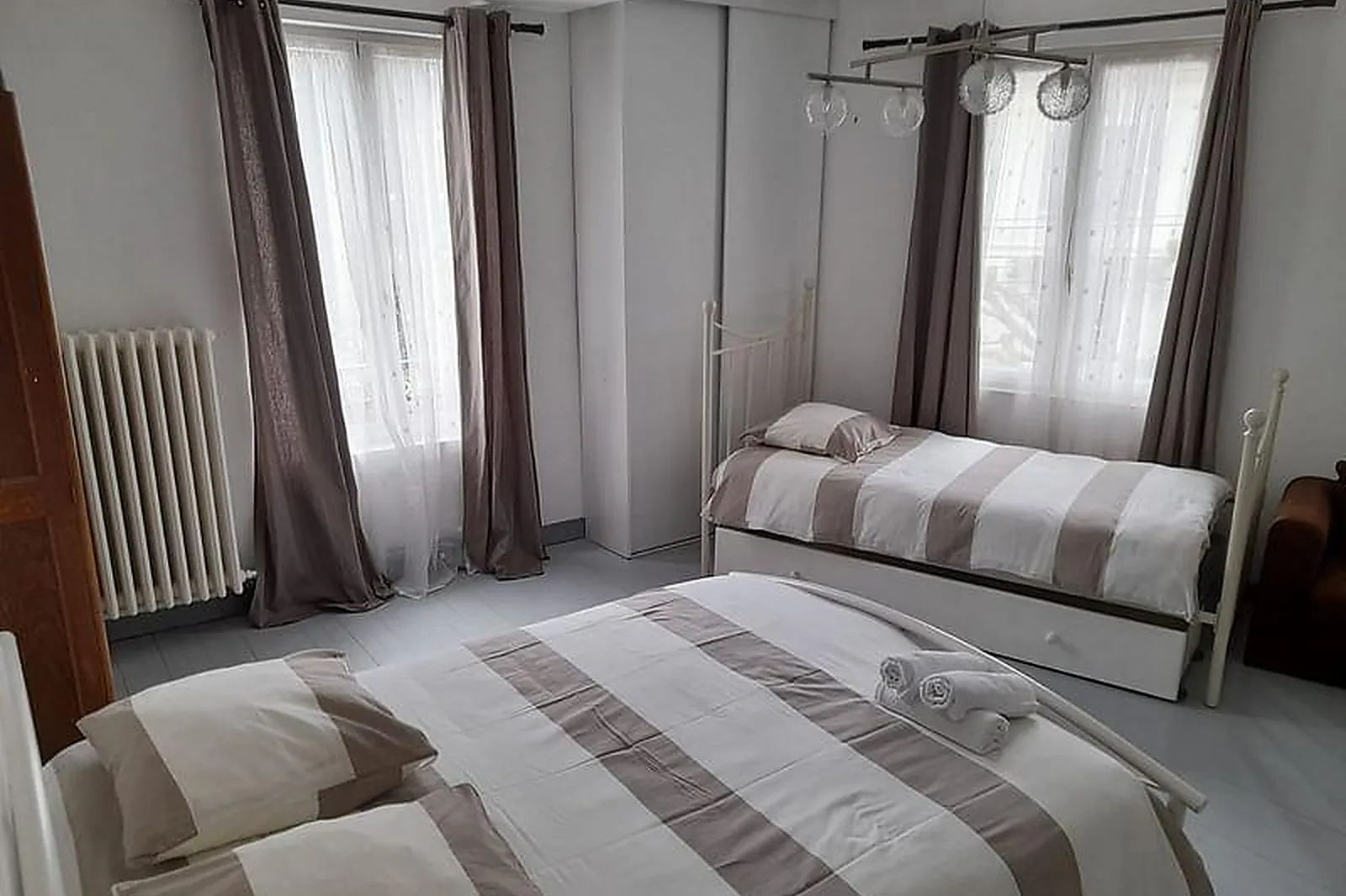 Lieux événementiels, LA PIERRE PRÉCIEUSE