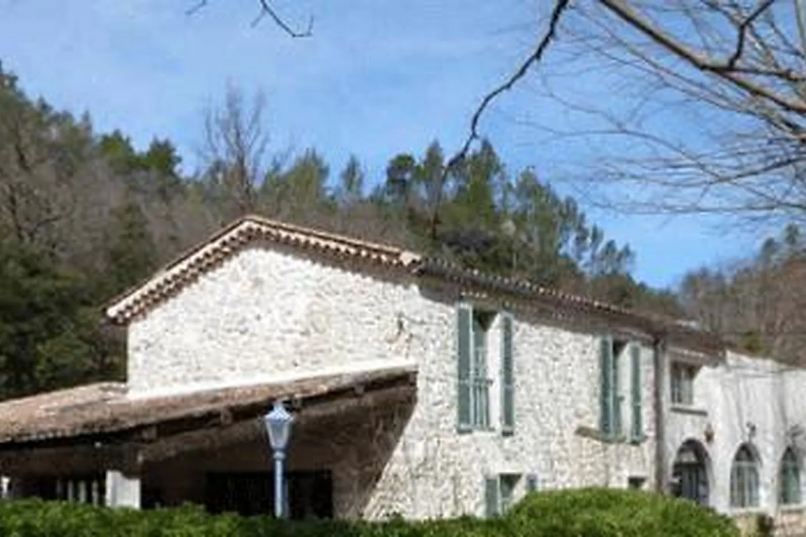 Lieux événementiels, LA SOURCE - AUBERGE CONTEMPORAINE