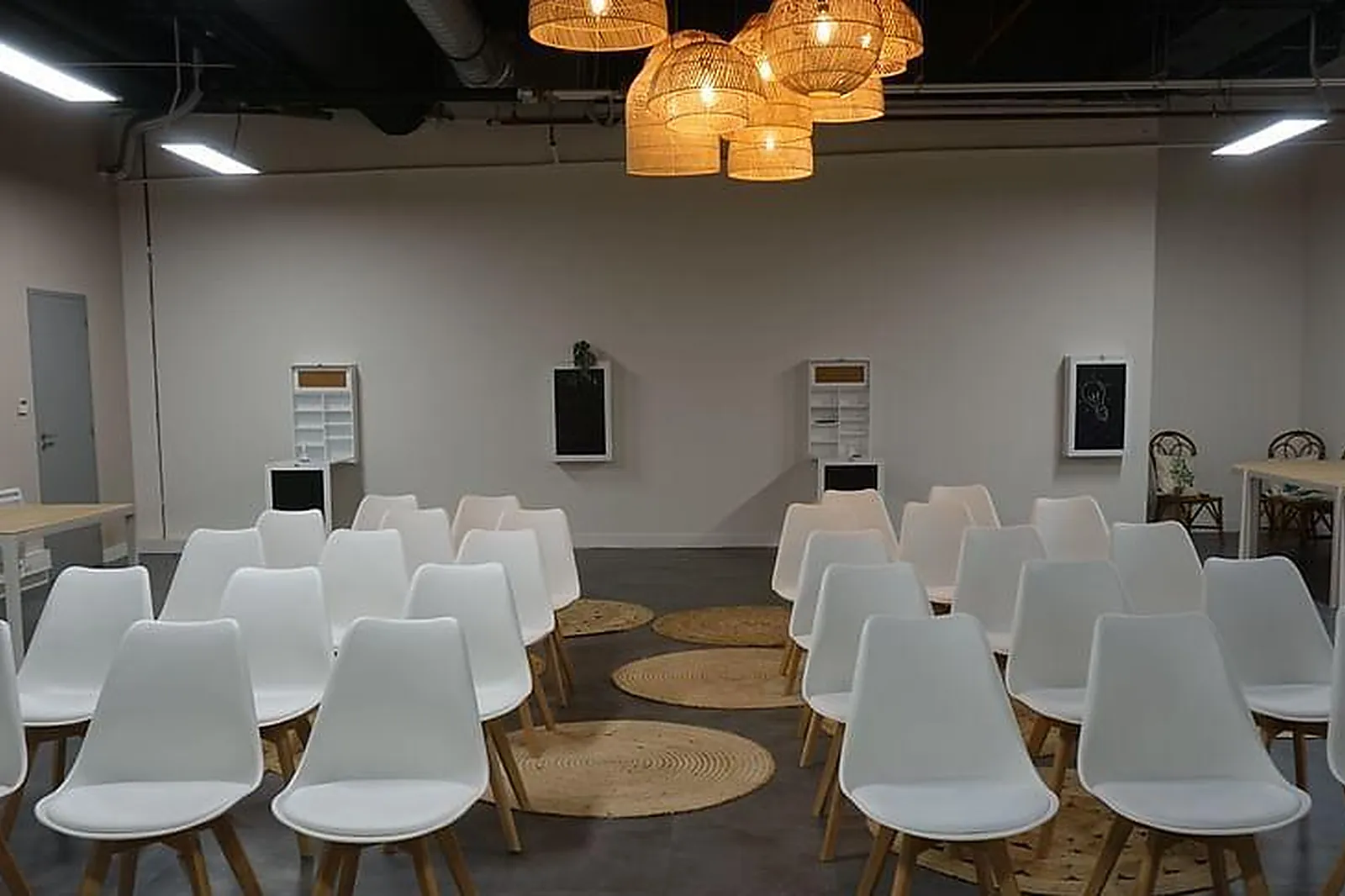 Lieux événementiels, LA TROISIÈME PLACE