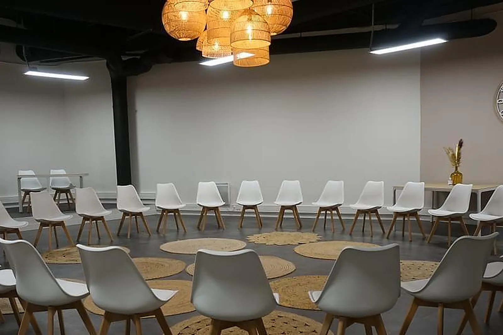 Lieux événementiels, LA TROISIÈME PLACE