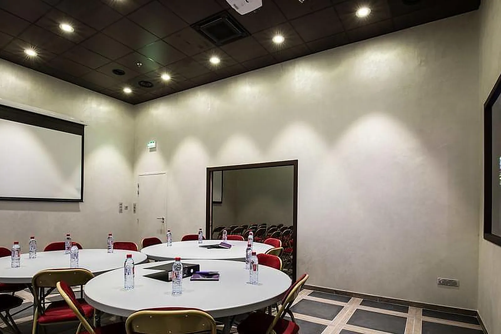 Lieux événementiels, LA TÊTE DANS LES NUAGES - LYON