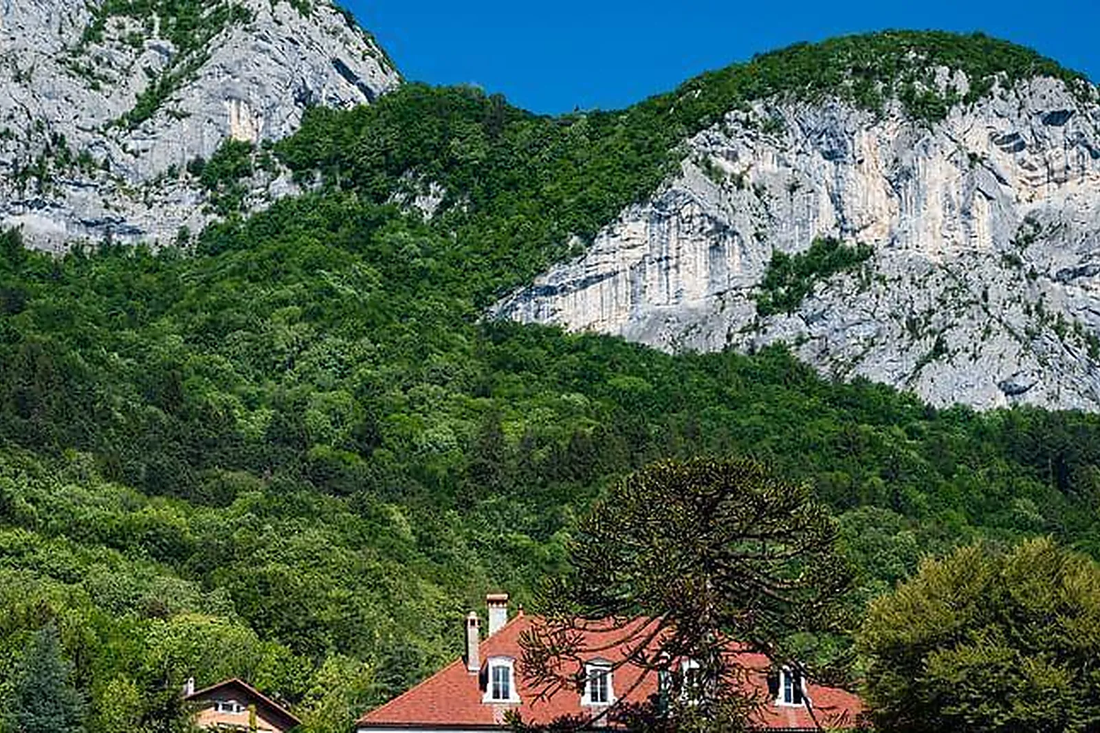 Lieux événementiels, LA CROIX DE CHAMPS