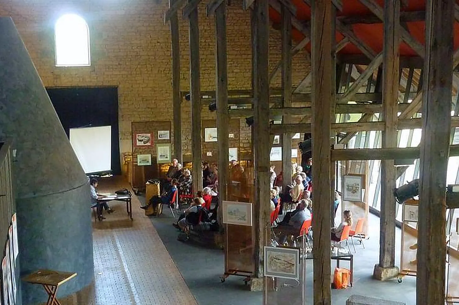 Lieux événementiels, LA HALLE DE GROSSOUVRE