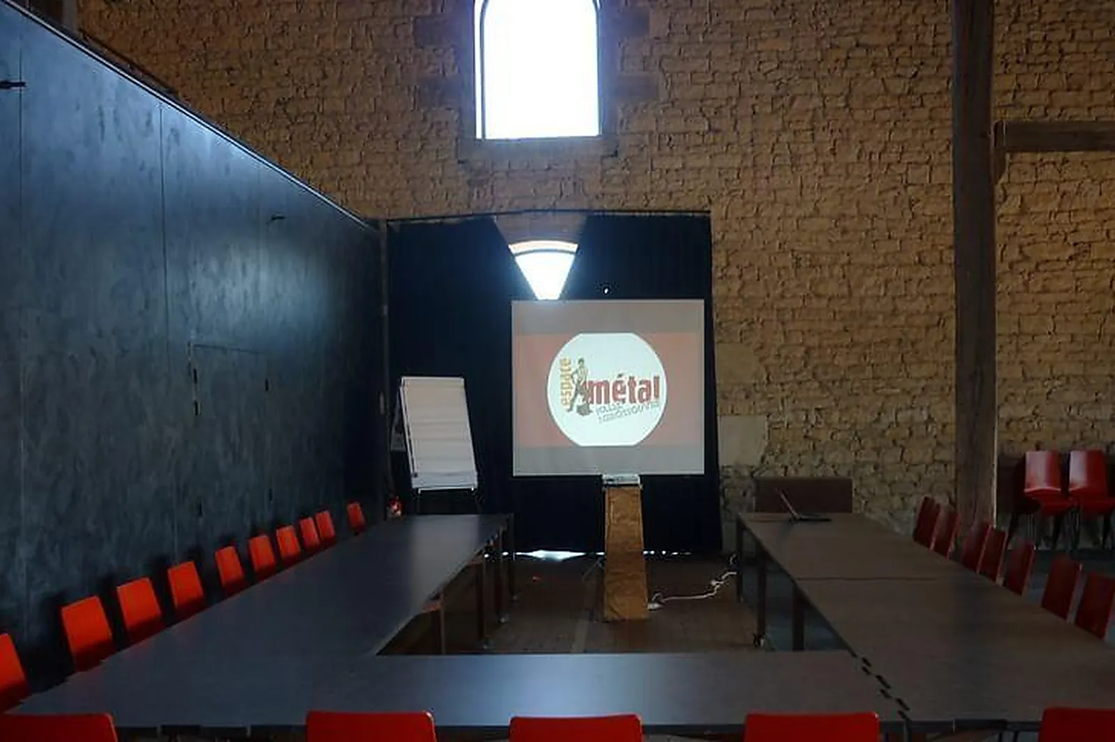 Lieux événementiels, LA HALLE DE GROSSOUVRE